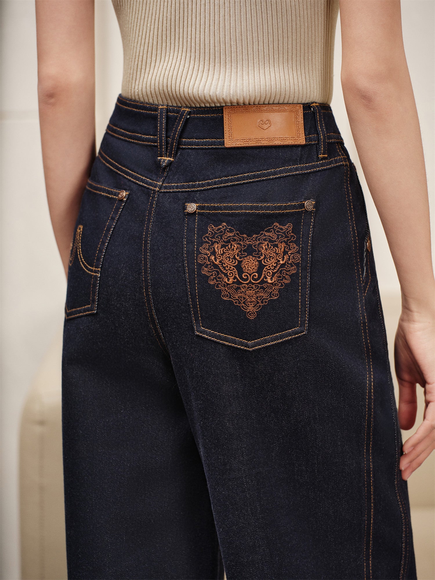 YAYING Straight-Leg Embroidered Jeans