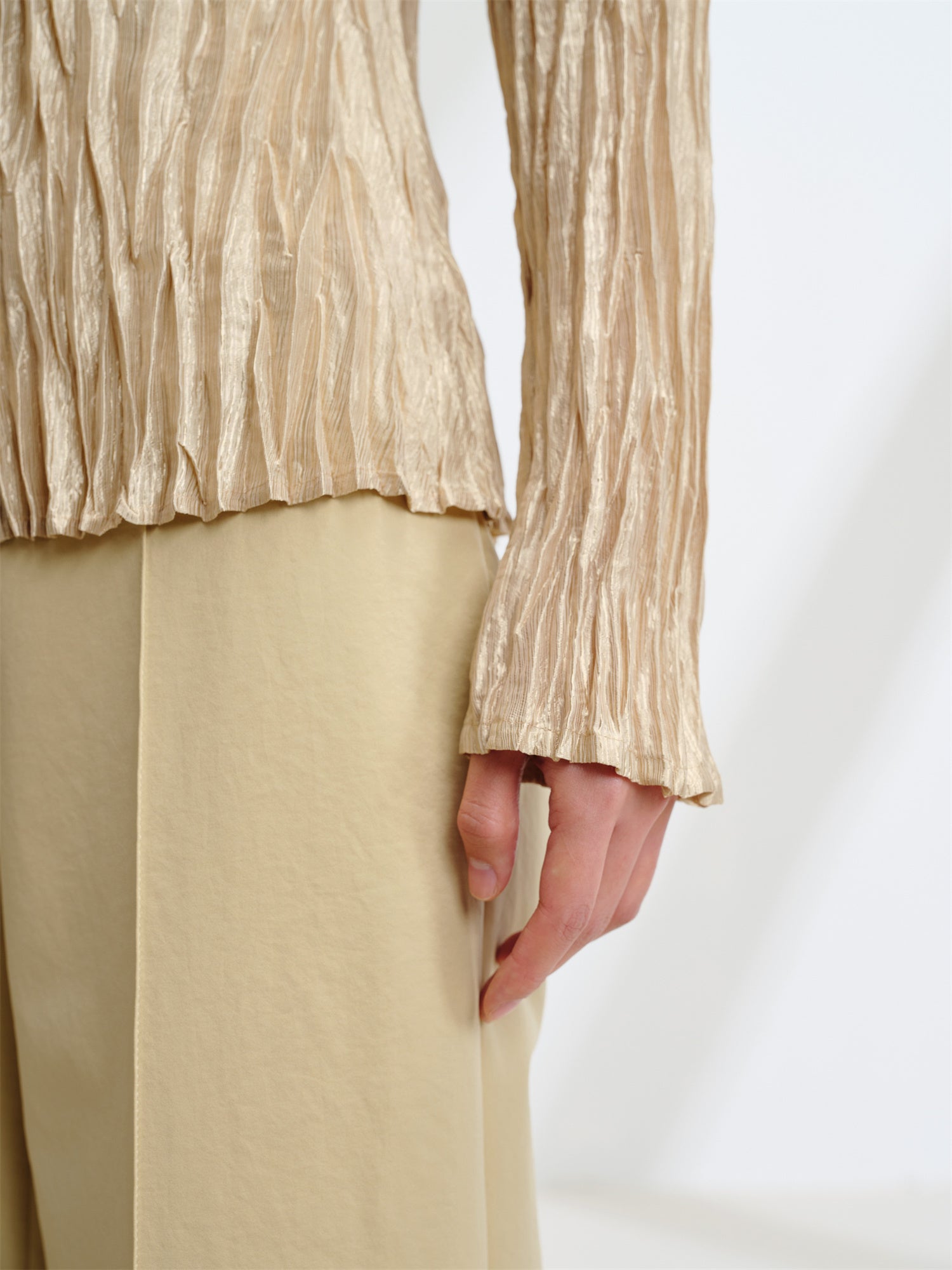 EP YAYING Waist-Cinching Slim-Fit Shirt EGKPA2236AE