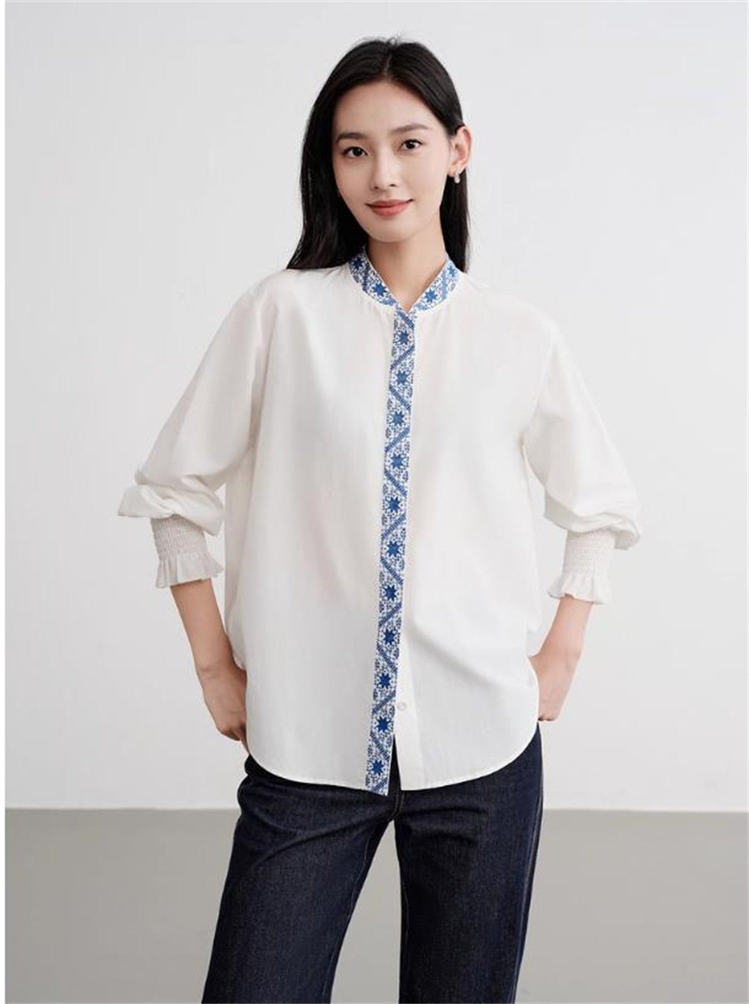 EP YAYING White Shirt in Mulberry Silk-Cotton Blend EGKIS2220AW