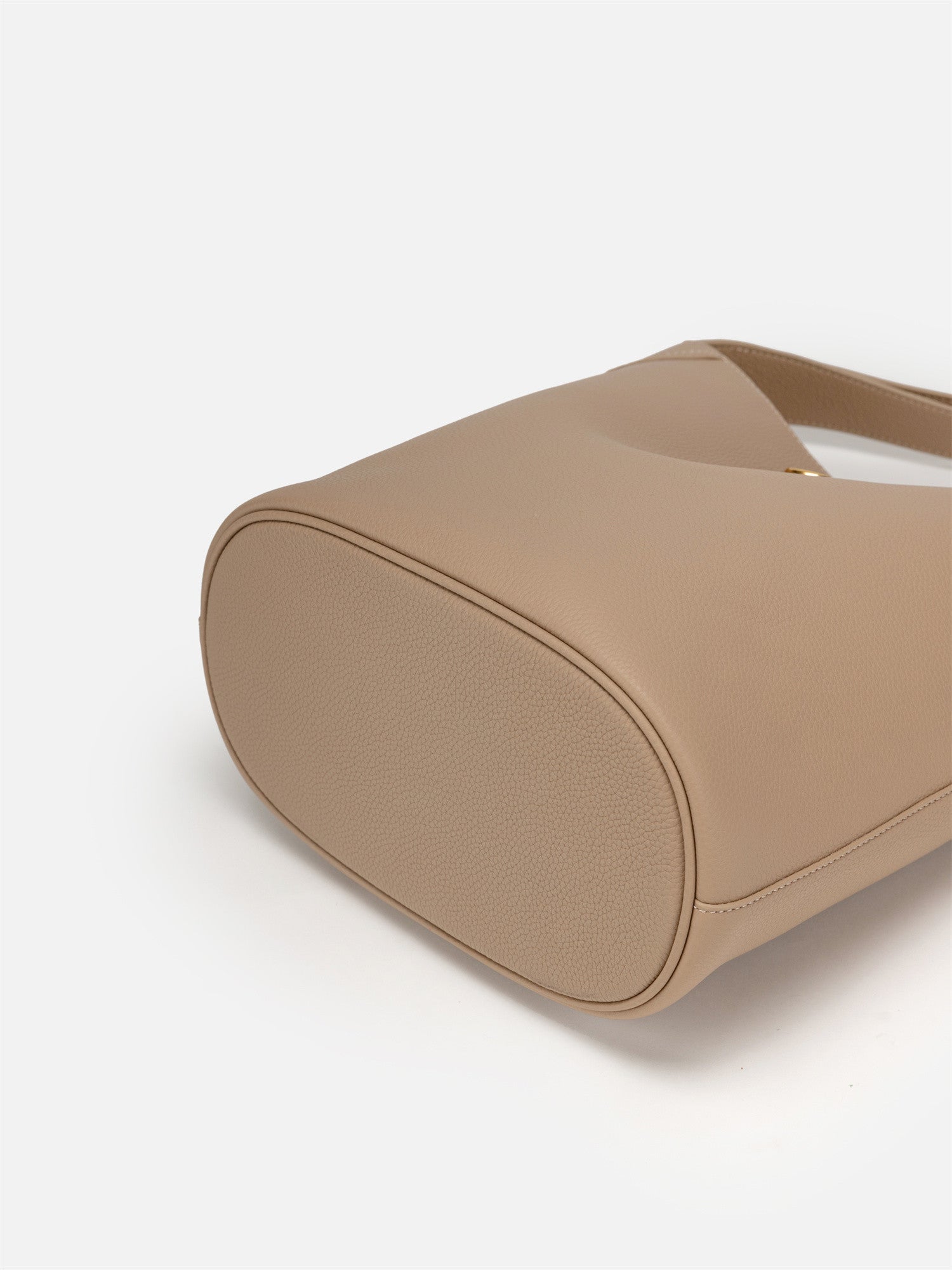 EP YAYING Ru Yi Cloud-Shoulder Bucket Bag EAKALB003AC