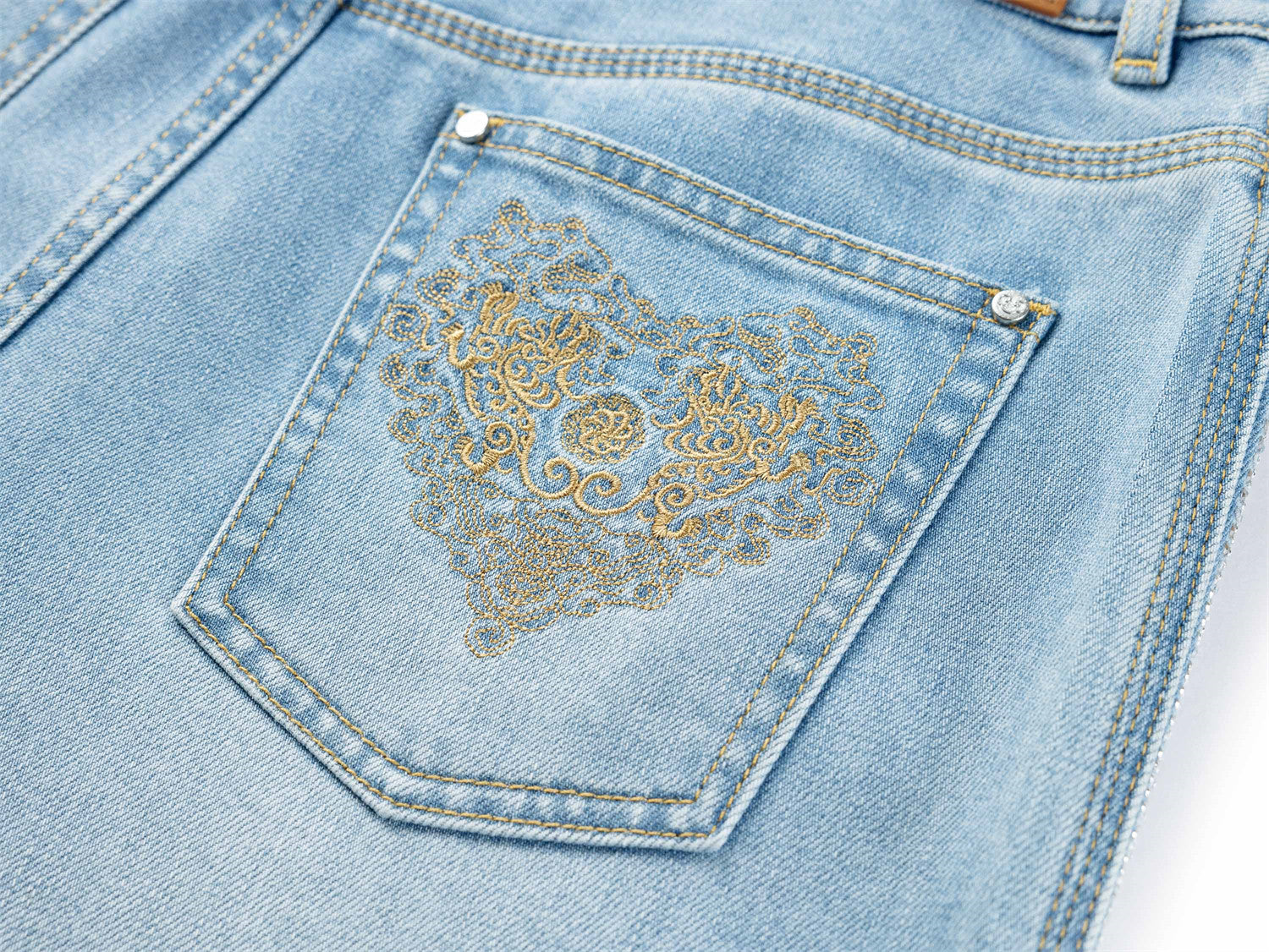 YAYING Embroidered Jeans