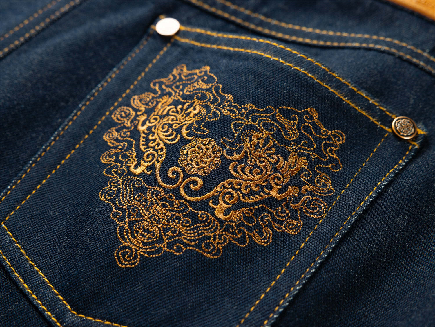 YAYING Straight-Leg Embroidered Jeans