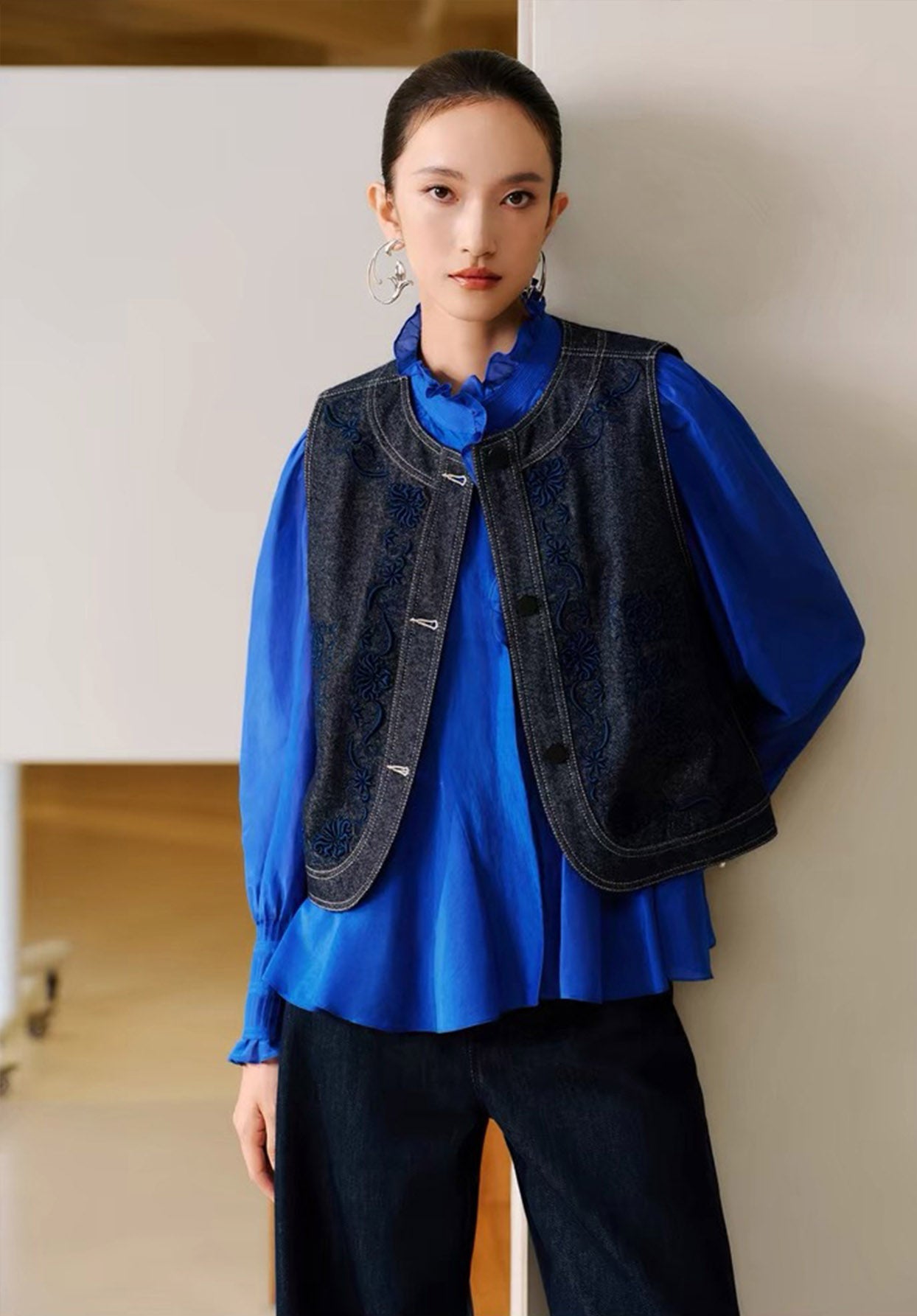 EP YAYING Blue Label Ruyi Embroidered Vest EGLAW1006A