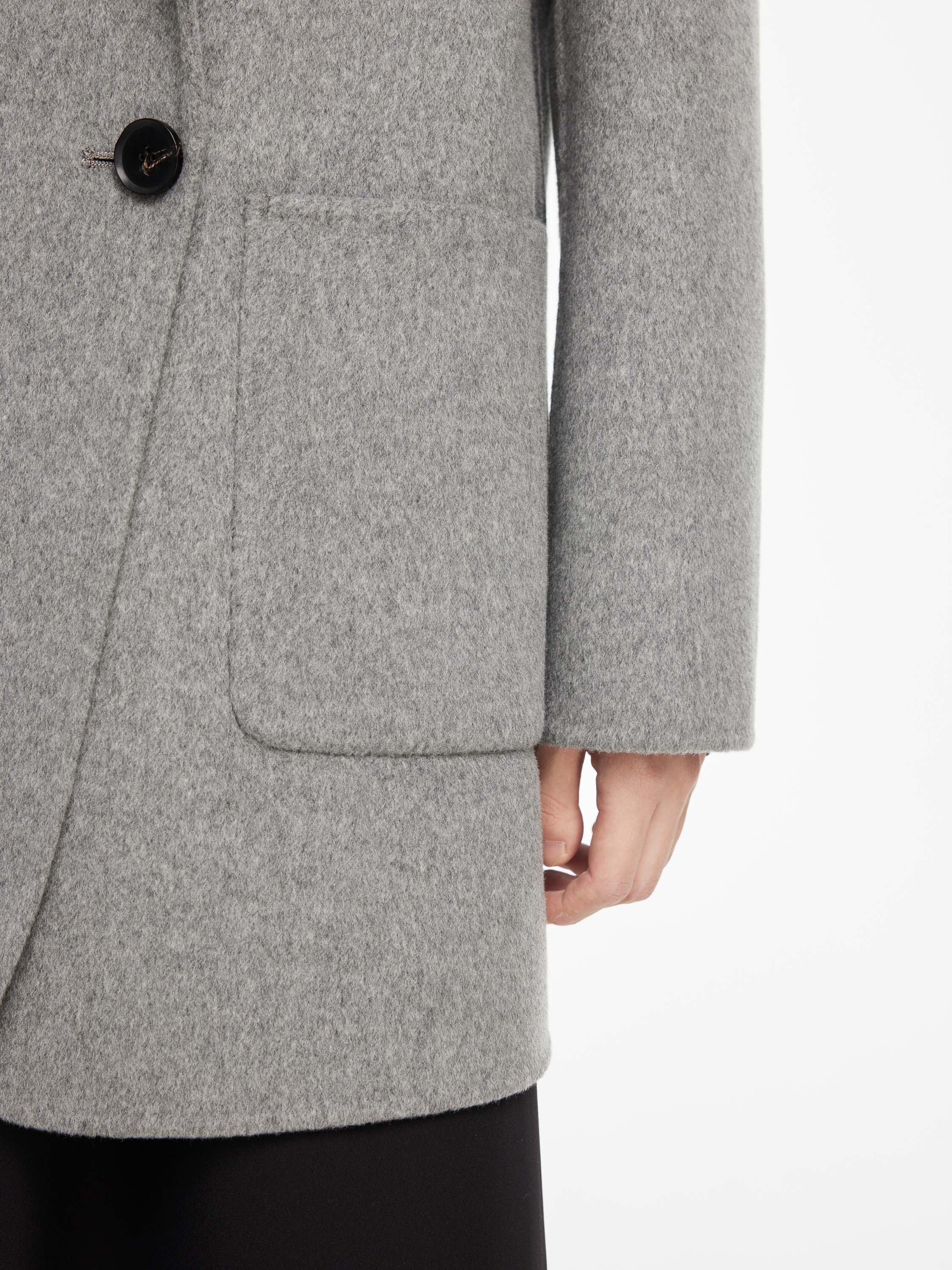EP YAYING GRAY COAT