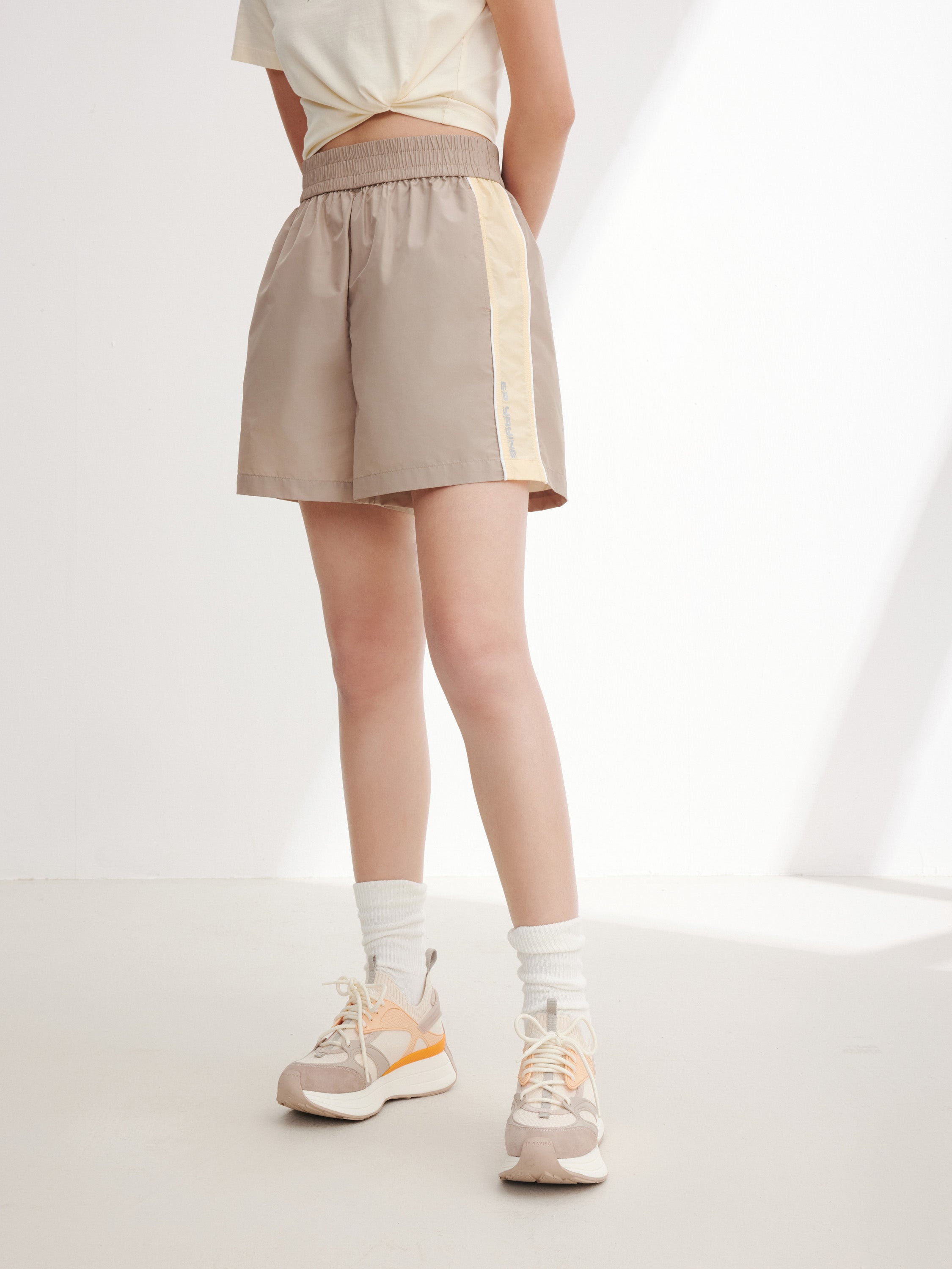 EP YAYING Beige Short