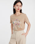 EP YAYING BEIGE T-SHIRT WITH A FLORAL DESIGN