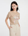 EP YAYING BEIGE T-SHIRT WITH A FLORAL DESIGN