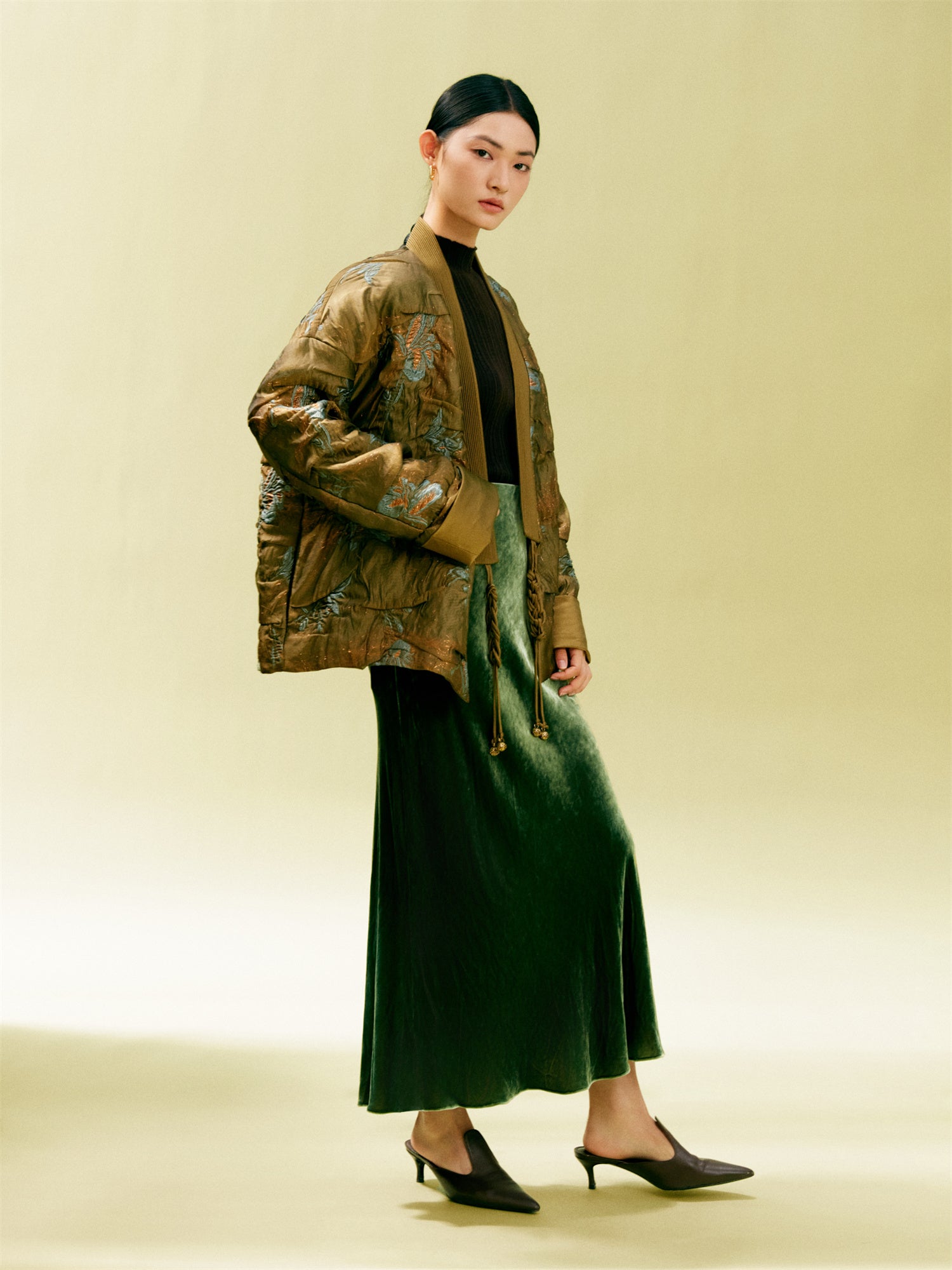 Chinese Style Gold Thread Jacquard Front-Closure Jacket