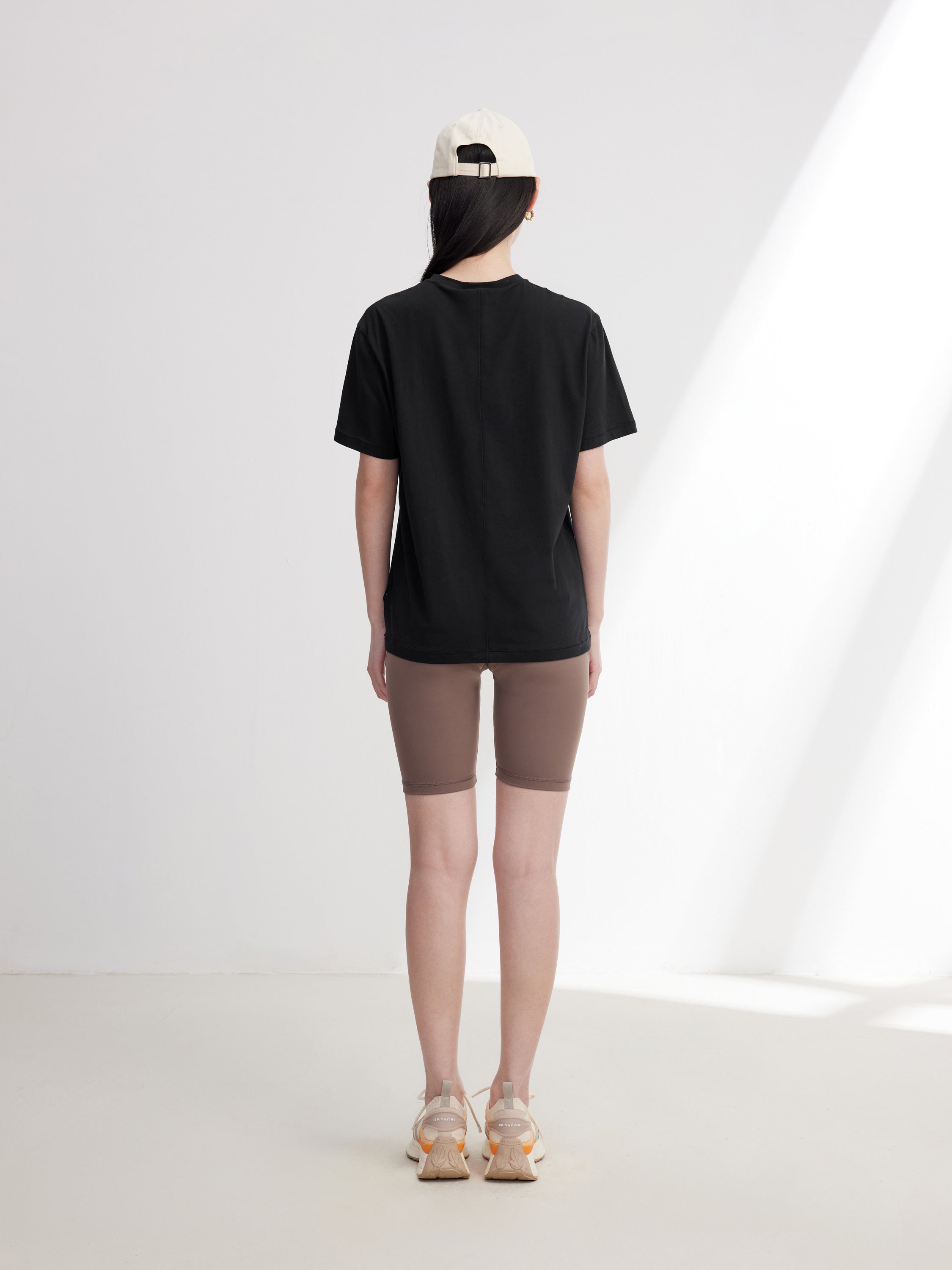 EP YAYING Black Tee