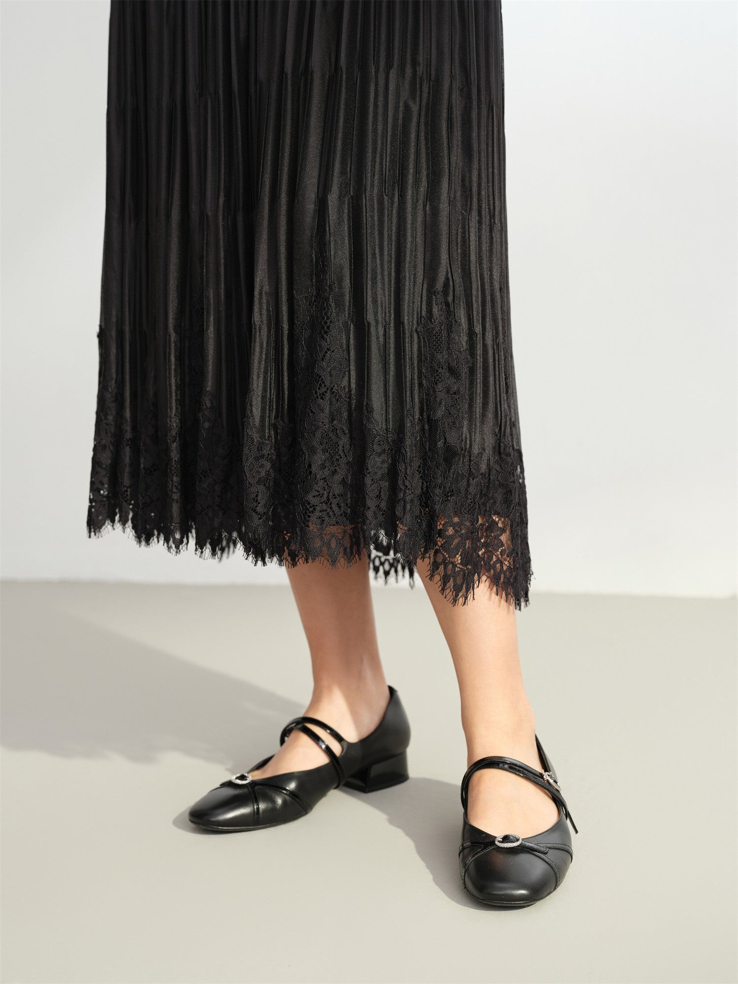 EP YAYING Hepburn-Style Lace Skirt EGKAA3412AH