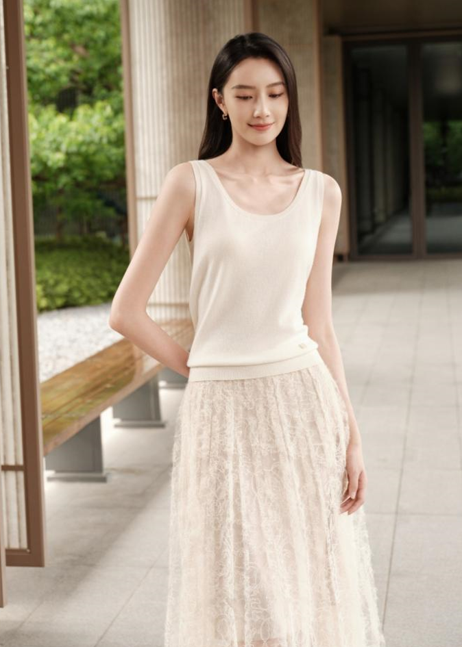 YAYING Classic H-Silhouette Cashmere Knit Vest EPLAG9942A