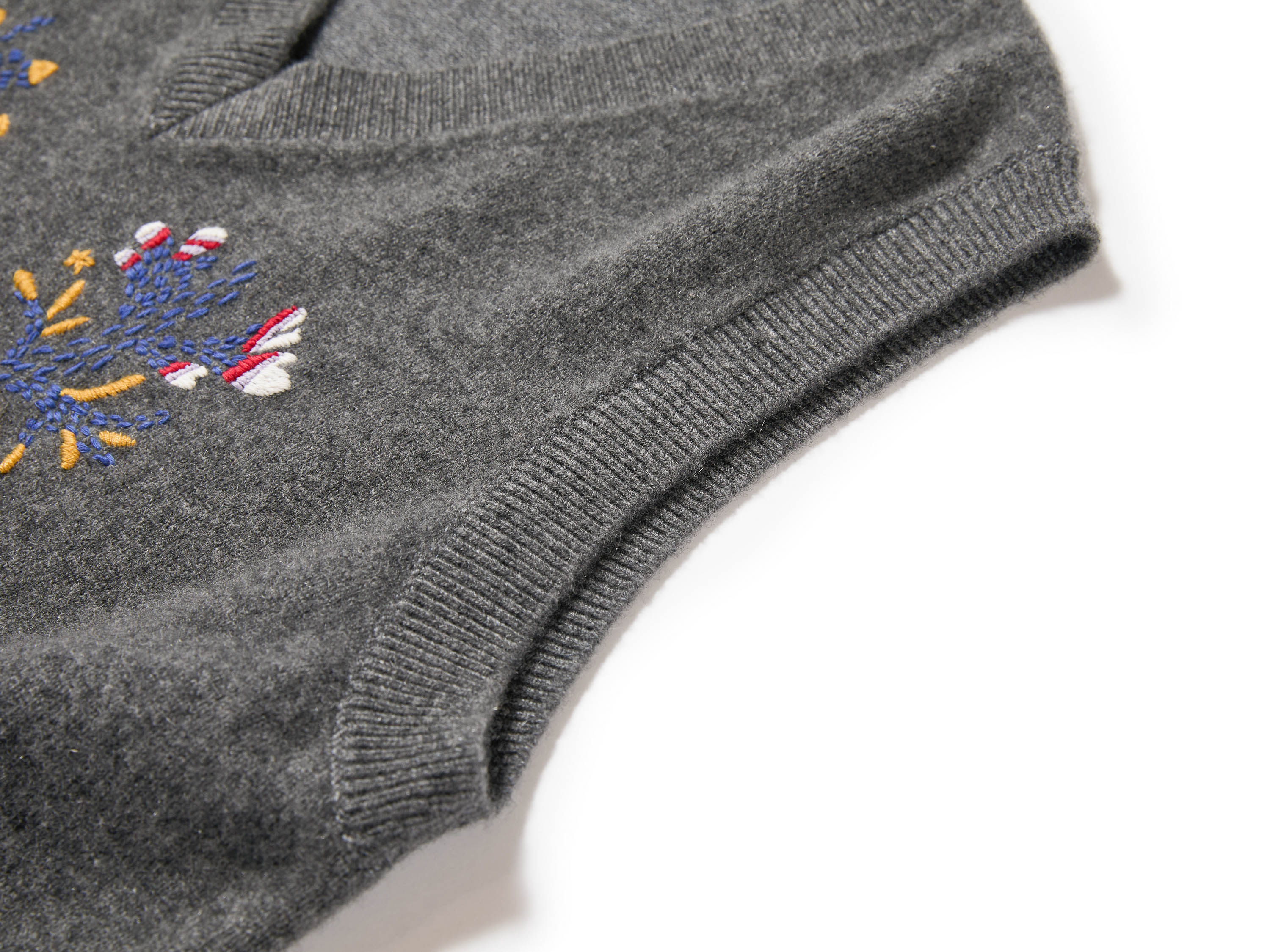 YAYING Wool Cashmere Embroidered V-Neck Vest