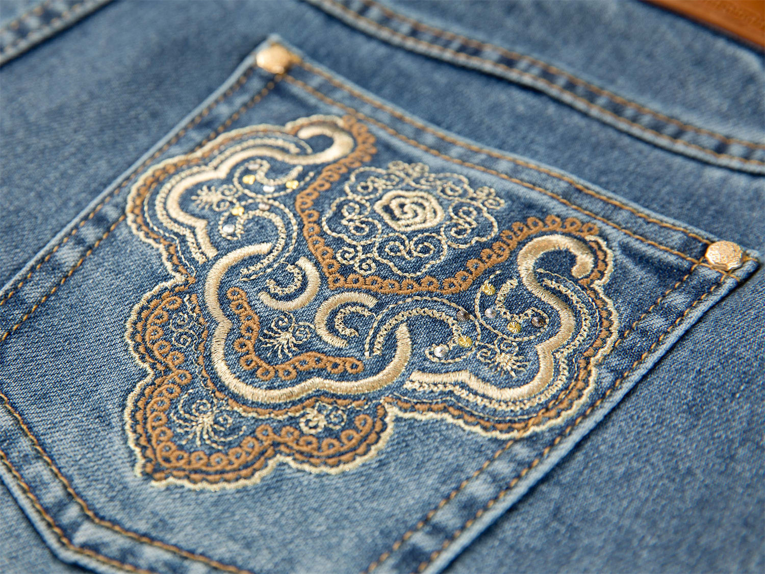 YAYING High-Waisted Wide-Leg Jeans