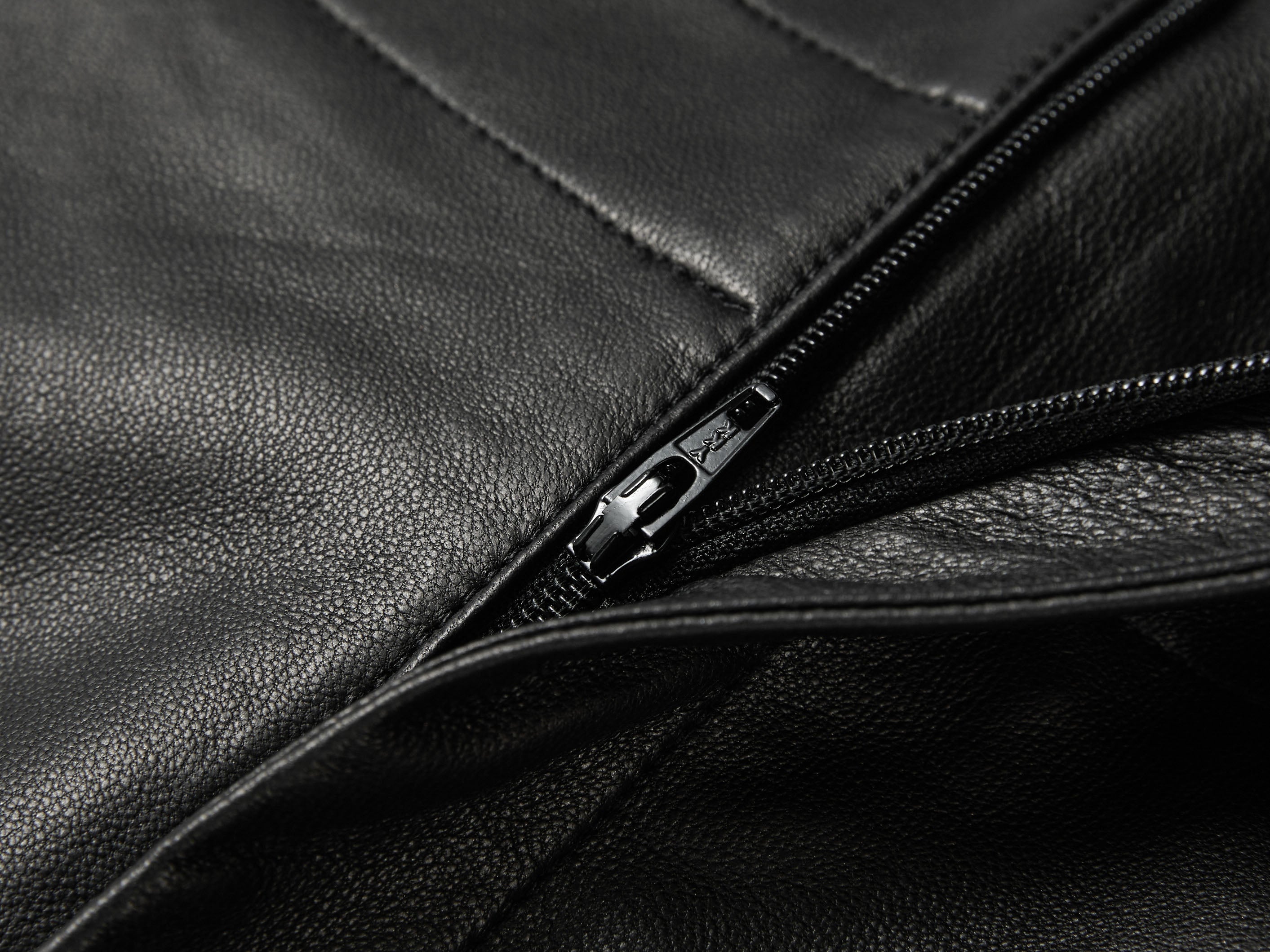 EP YAYING Minimalist Commuter Leather Shorts