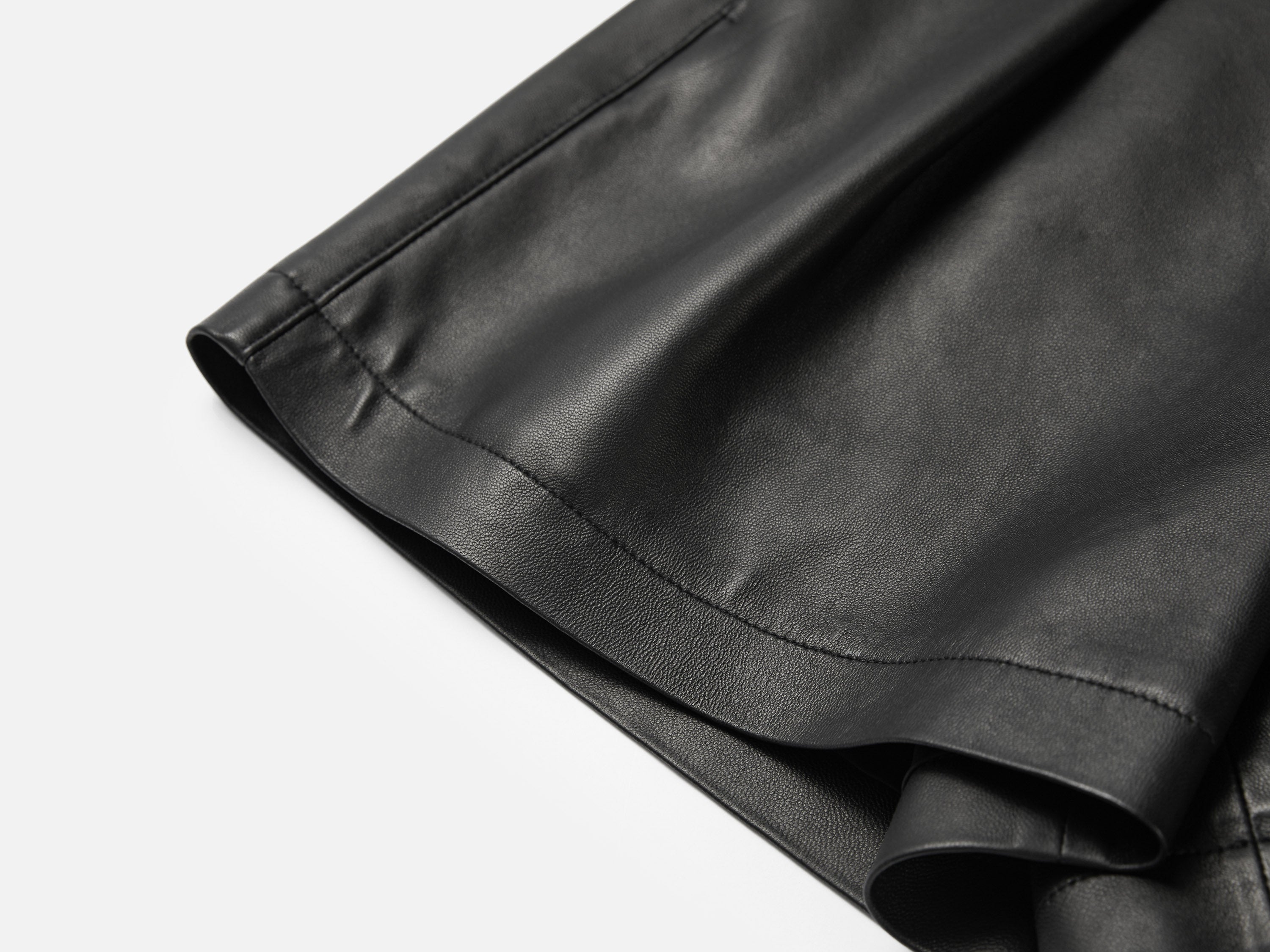EP YAYING Minimalist Commuter Leather Shorts