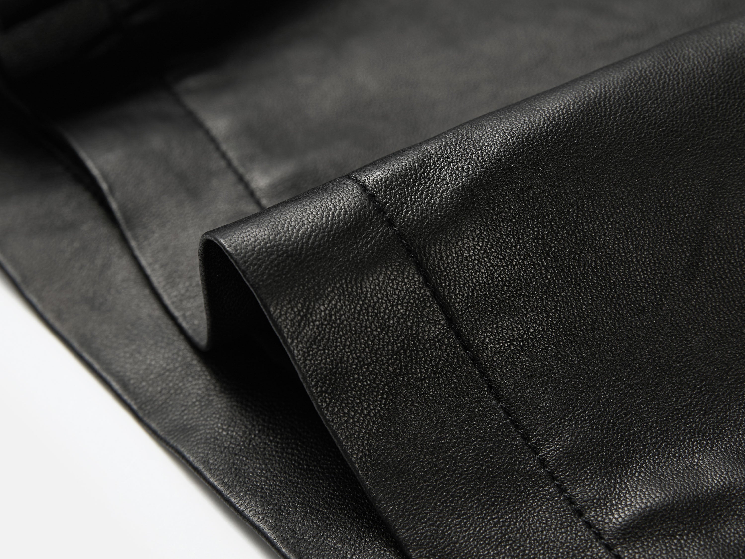 EP YAYING Minimalist Commuter Leather Shorts