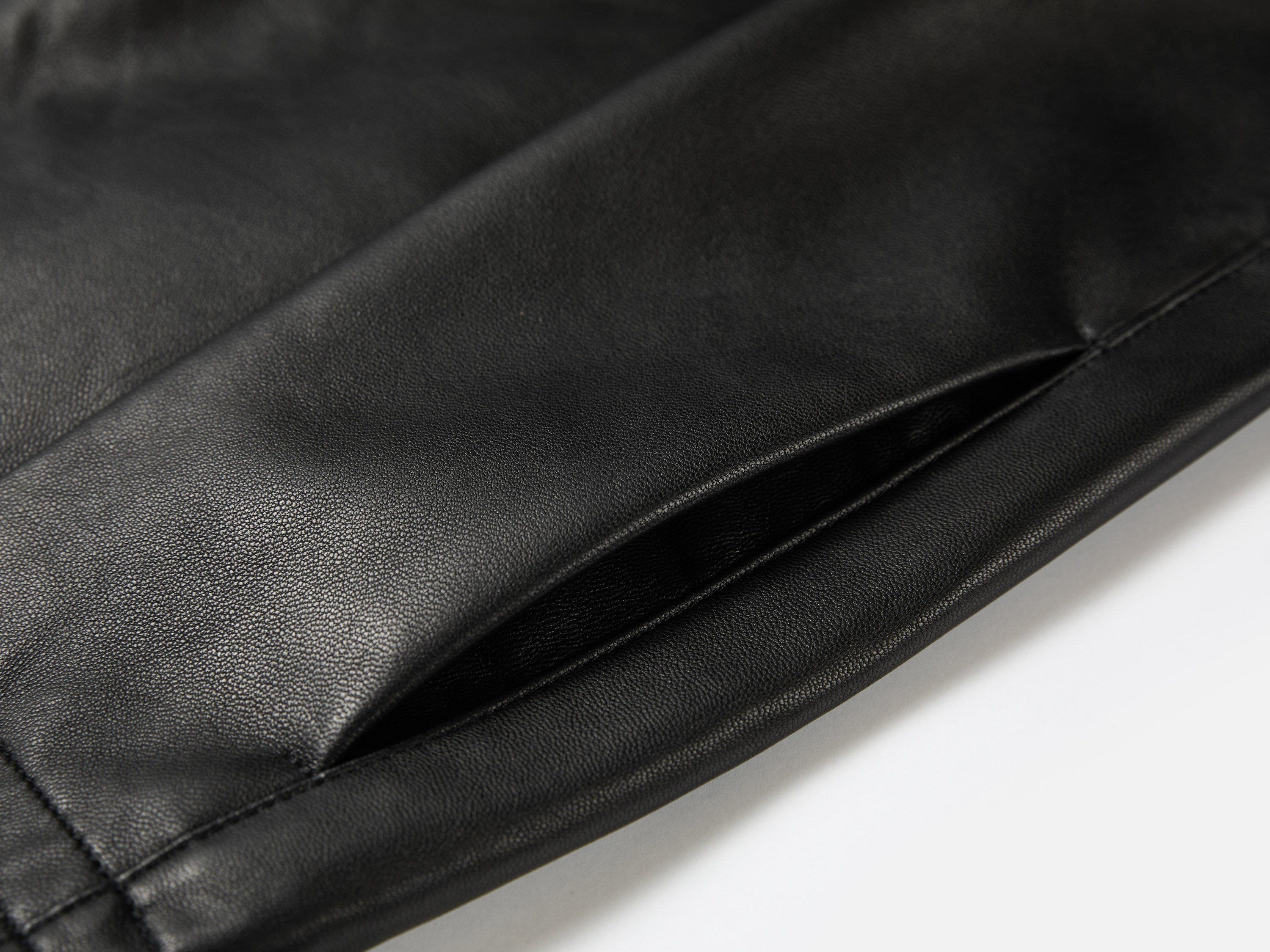 EP YAYING Minimalist Commuter Leather Shorts