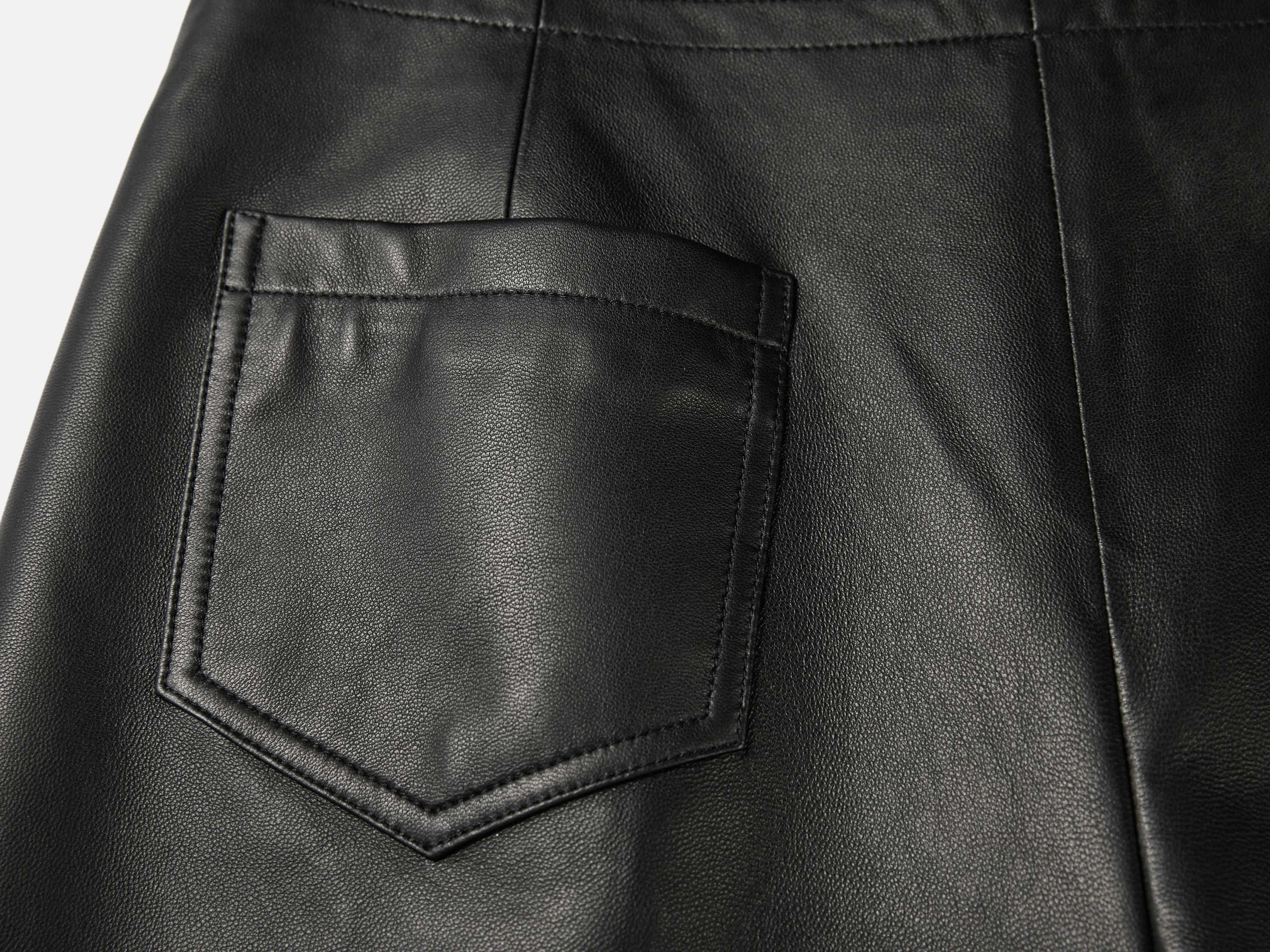 EP YAYING Minimalist Commuter Leather Shorts