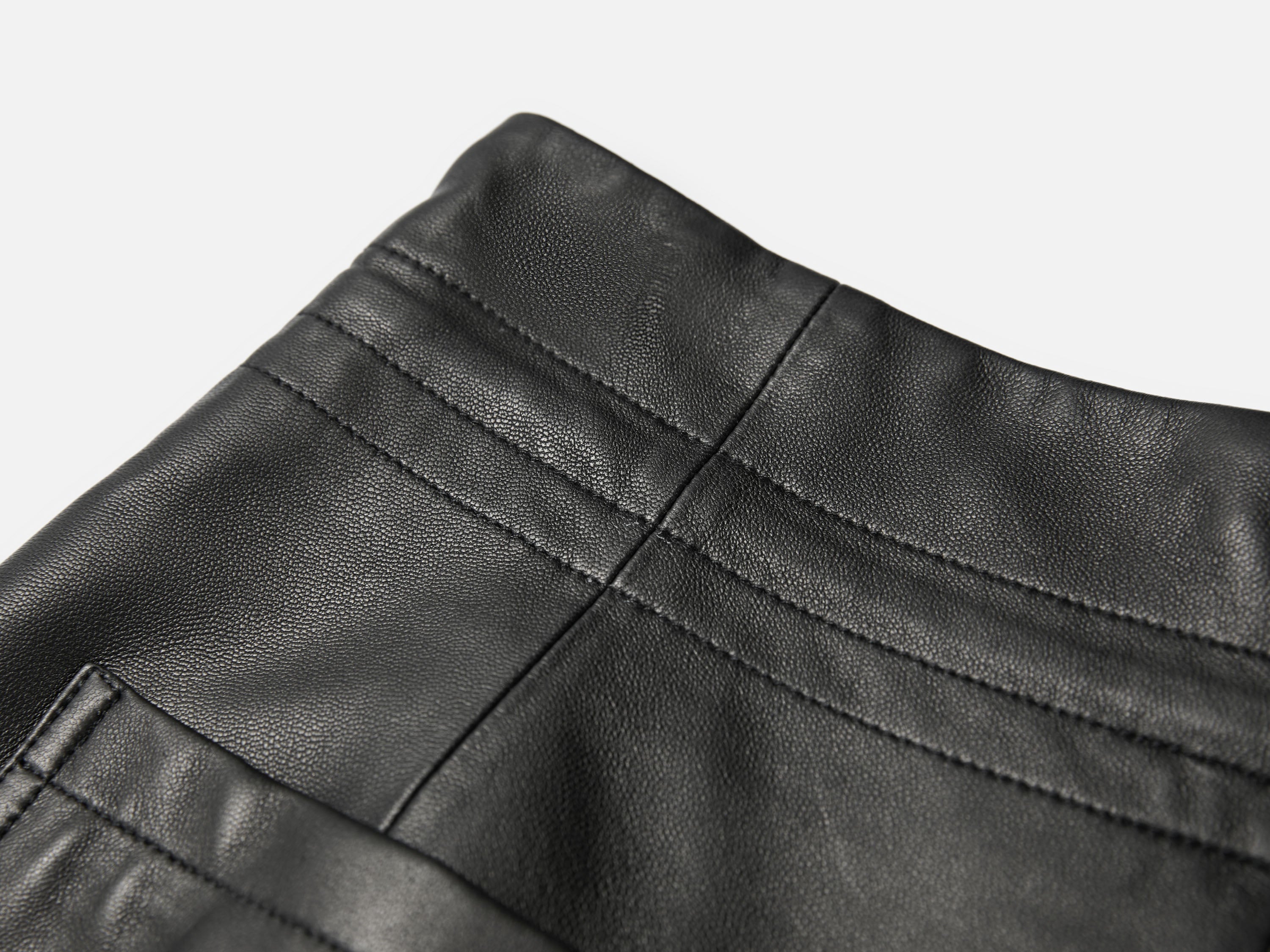 EP YAYING Minimalist Commuter Leather Shorts