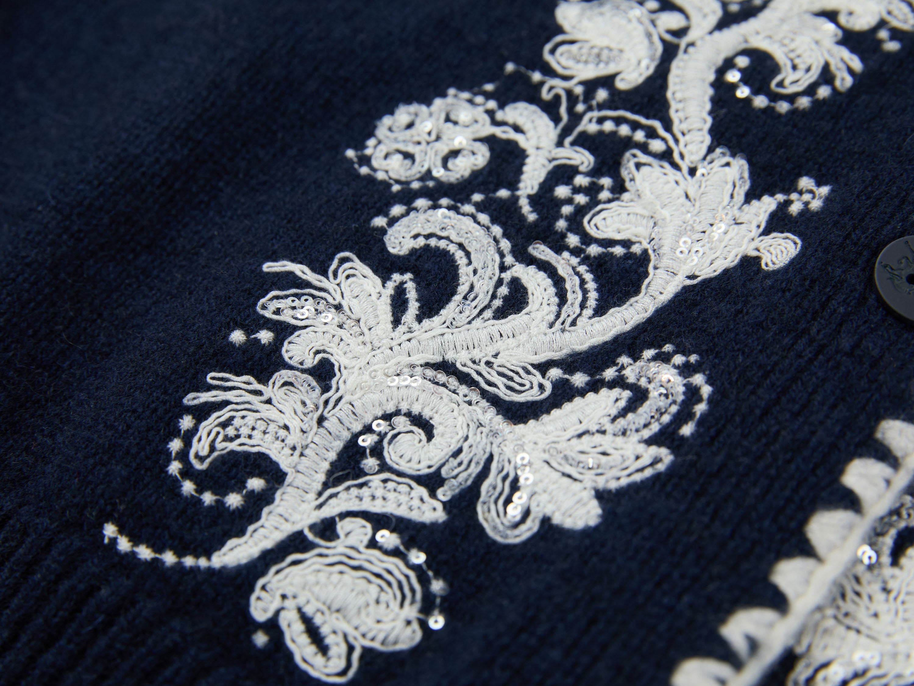 EP YAYING V-Neck Embroidered Cashmere Knit Vest