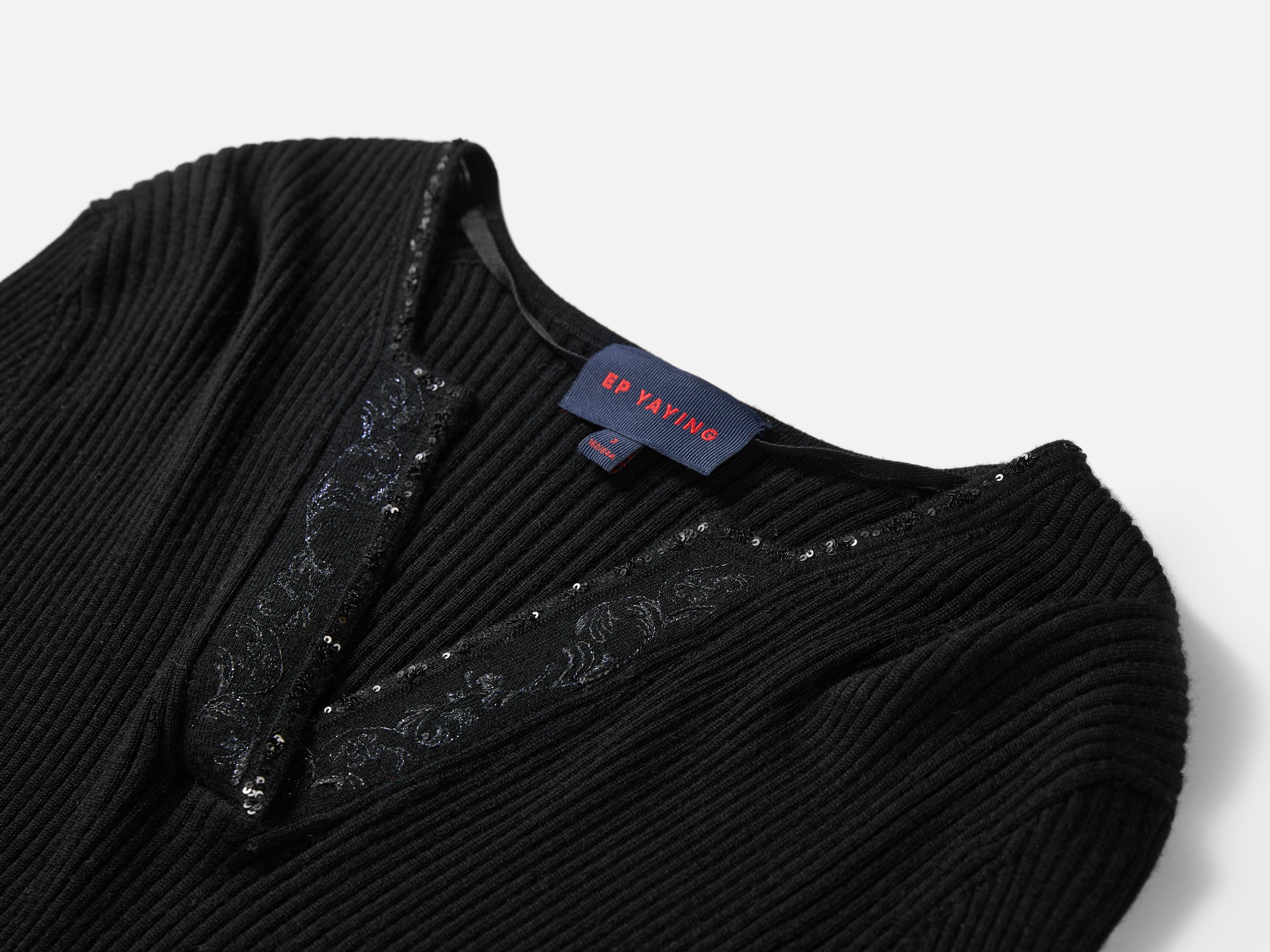 EP YAYING Blue Label V-Neck Base Layer Top