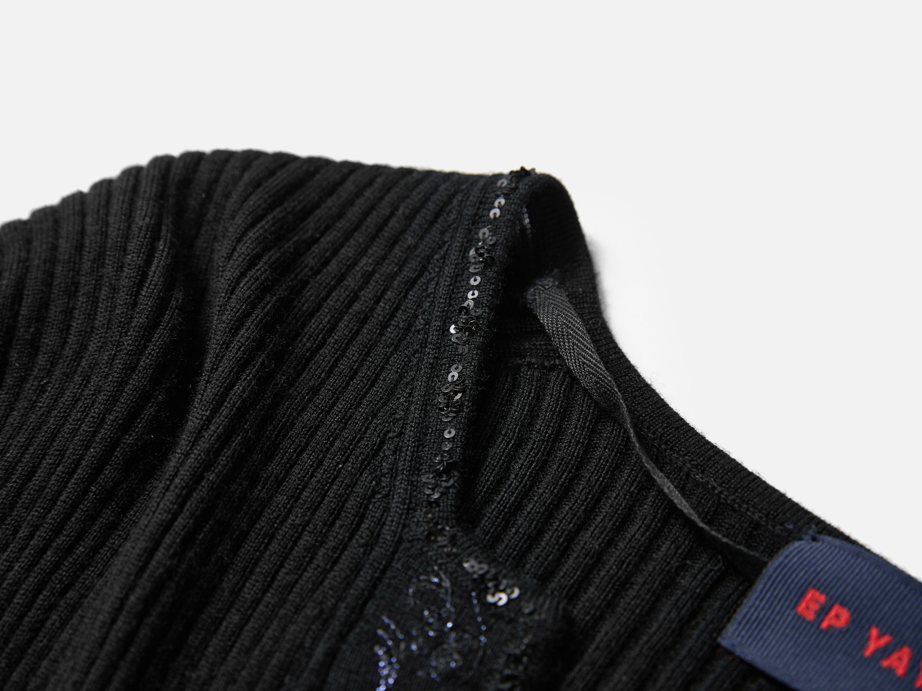EP YAYING Blue Label V-Neck Base Layer Top