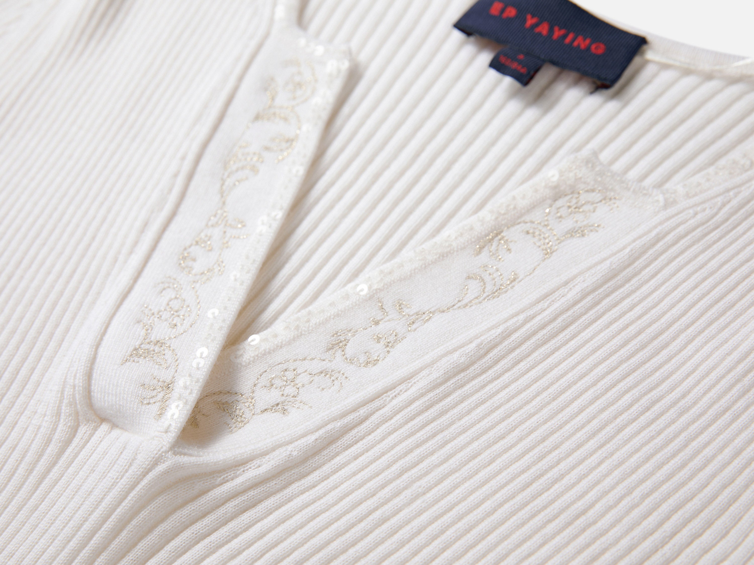 EP YAYING Blue Label V-Neck Base Layer Top