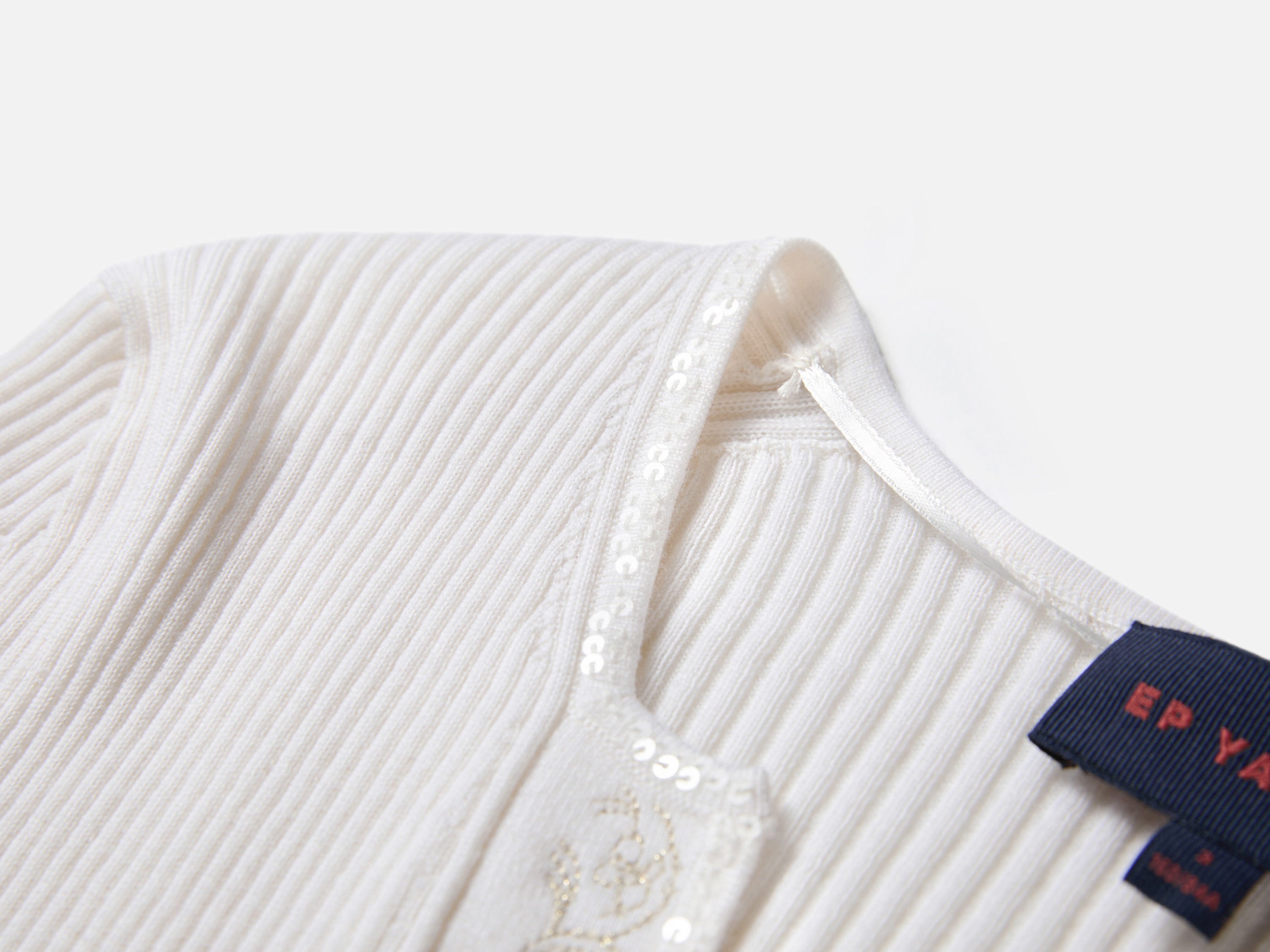EP YAYING Blue Label V-Neck Base Layer Top