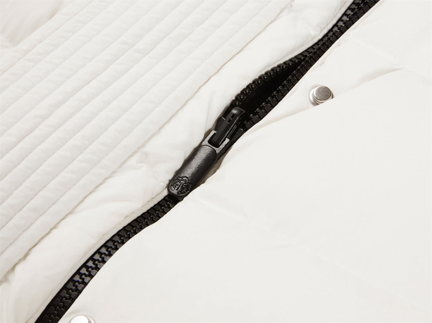 EP YAYING Reversible Down Vest EGKIAY017CW