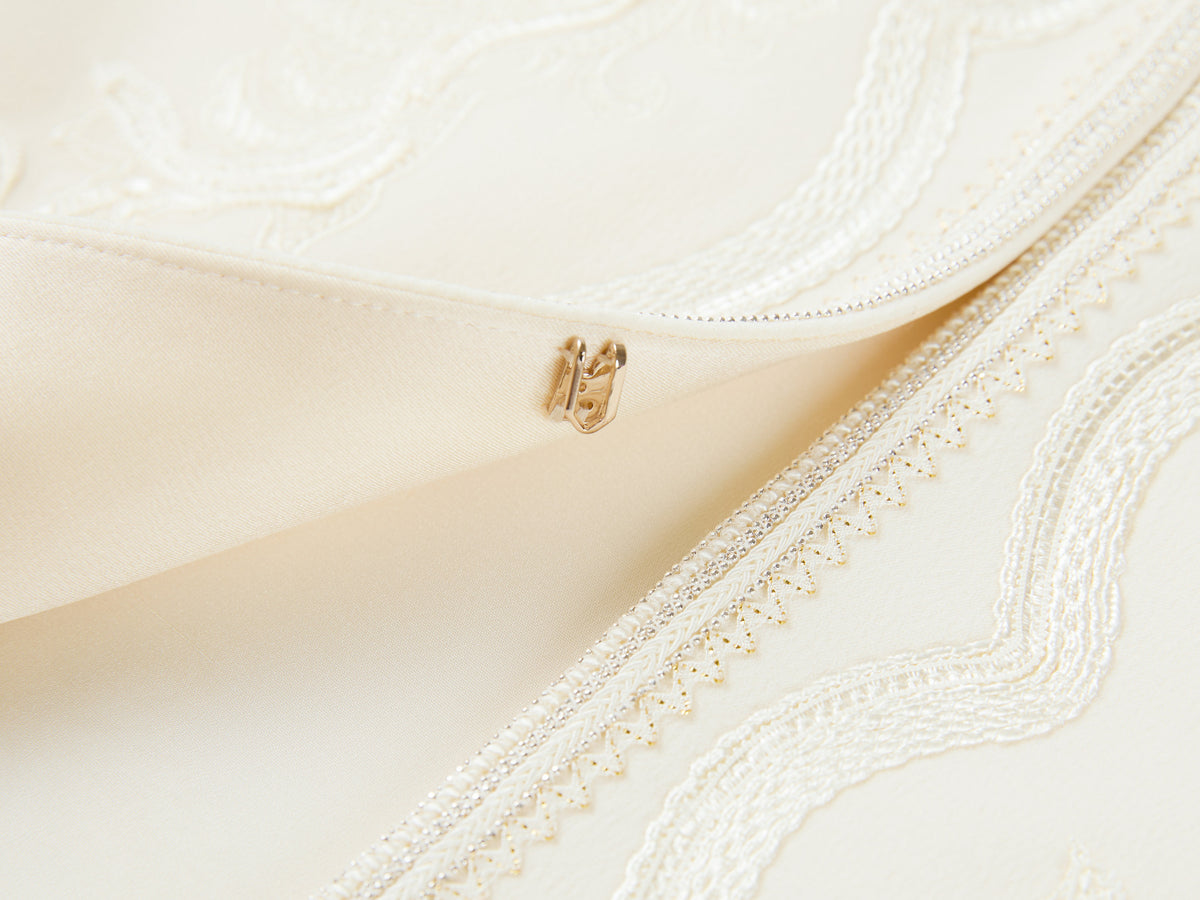 YAYING Wool-Silk Peony Embroidered Vest