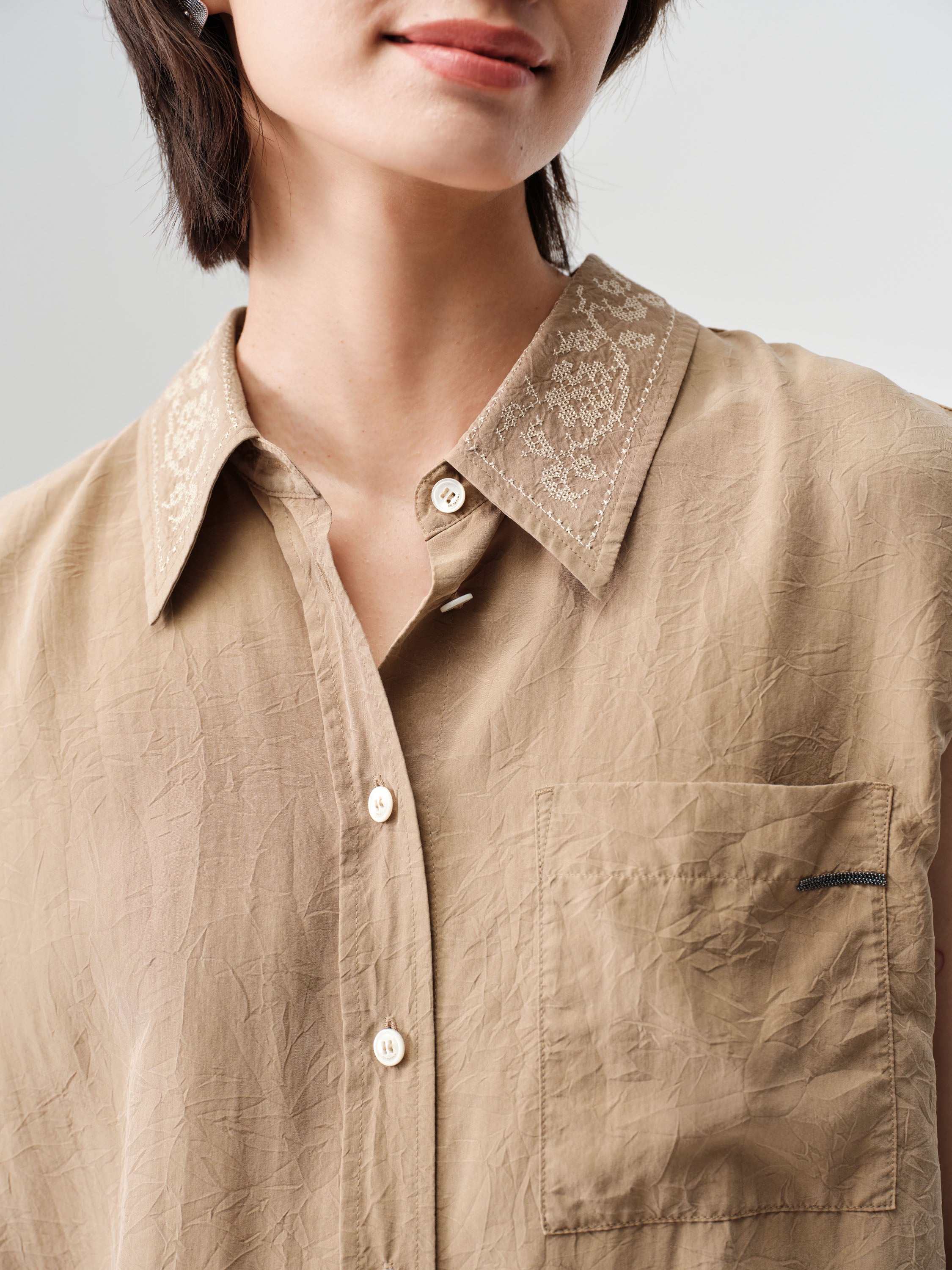 Sandy Mocha Cool Sleeveless Silk Embroidered Collar Sleeveless Top