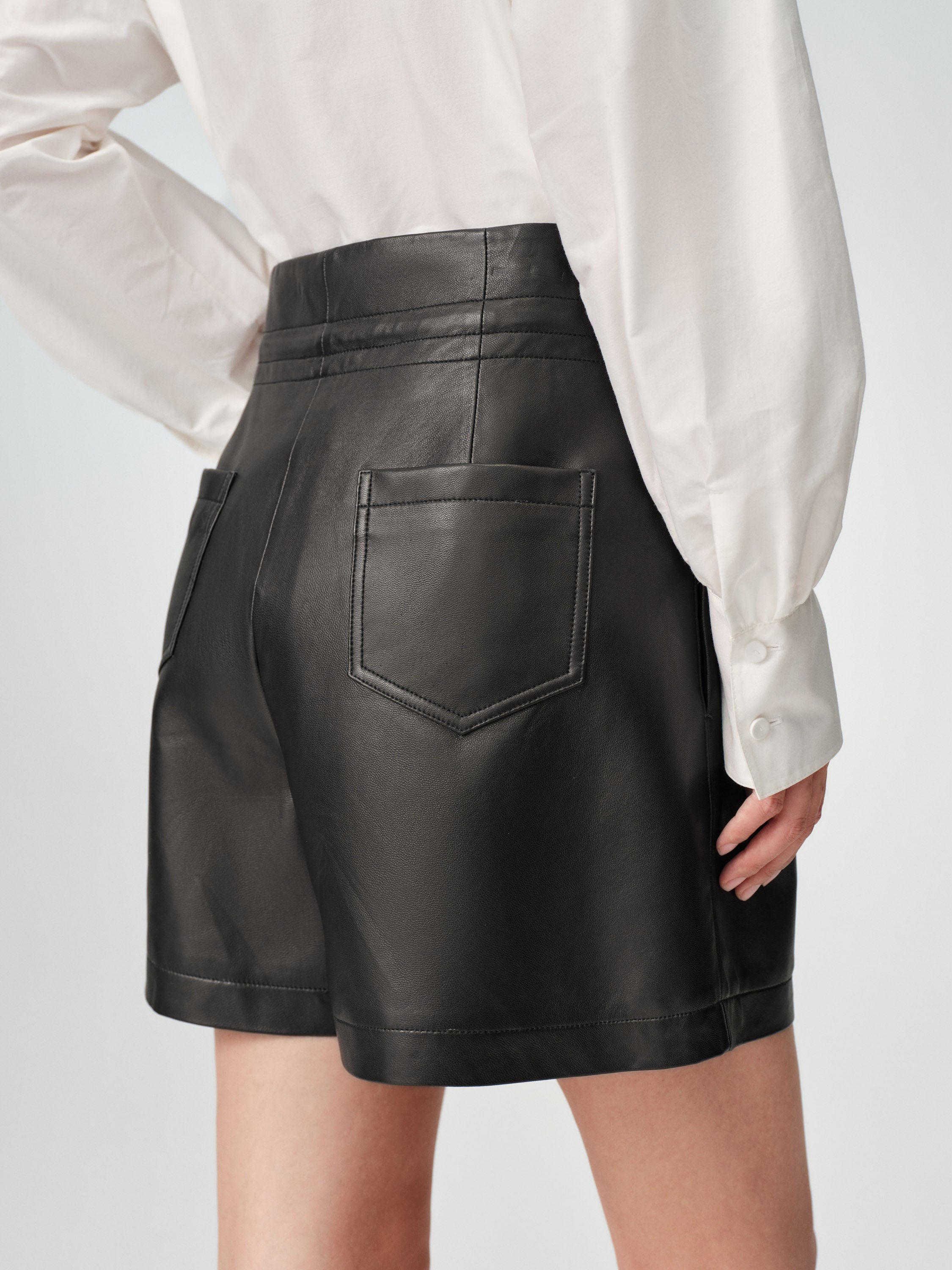 EP YAYING Minimalist Commuter Leather Shorts
