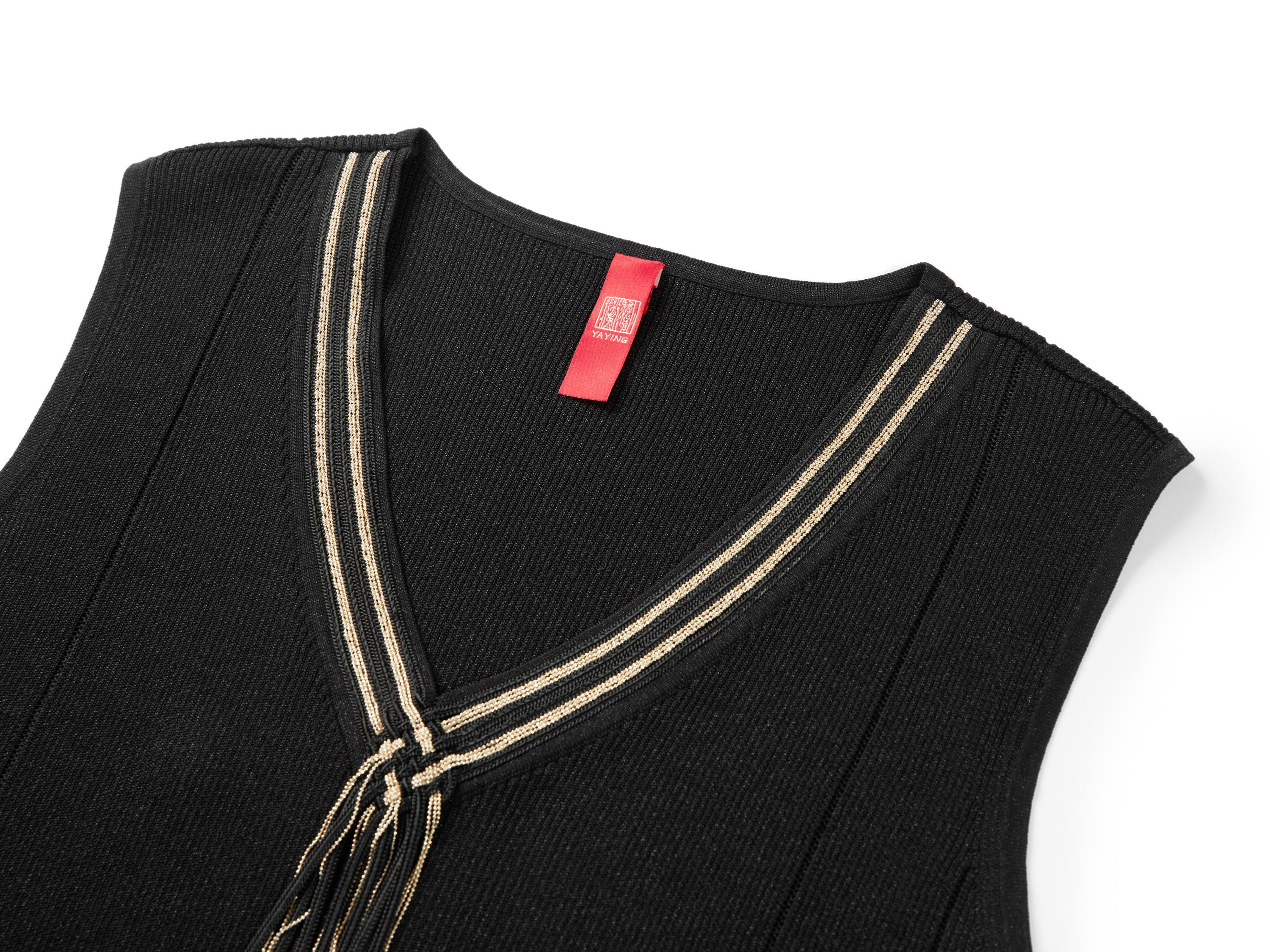 YAYING Black Sleeveless Knit Top