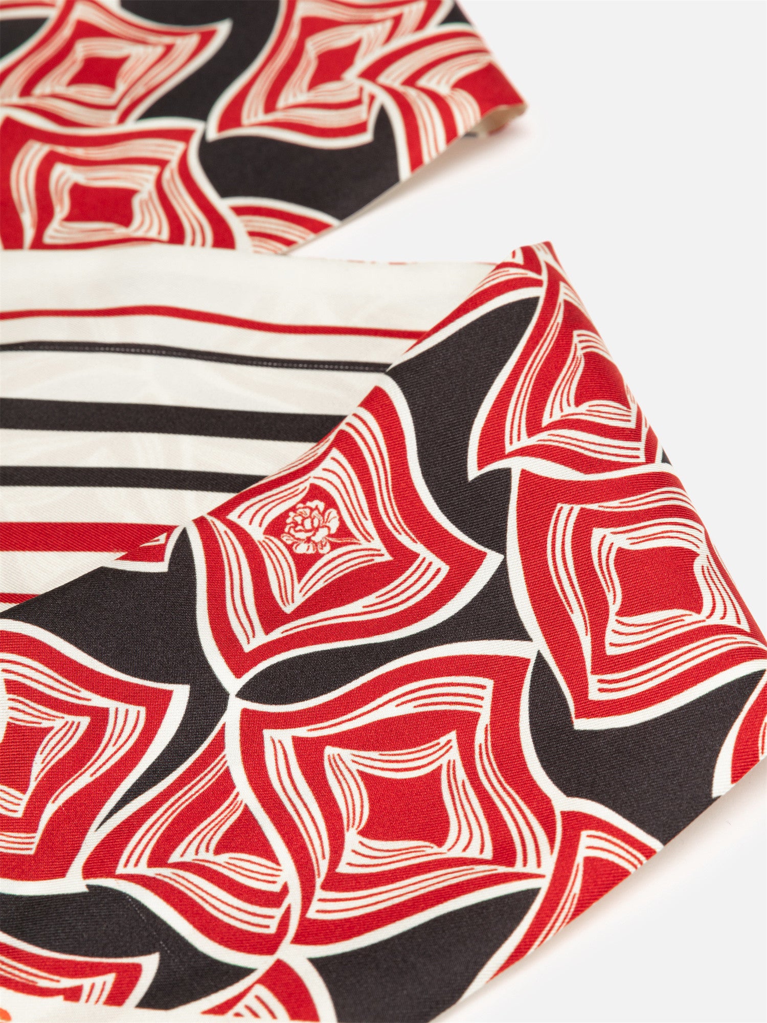 EP YAYING Silk Scarf with Oriental-Inspired Print EAKASZP01BR