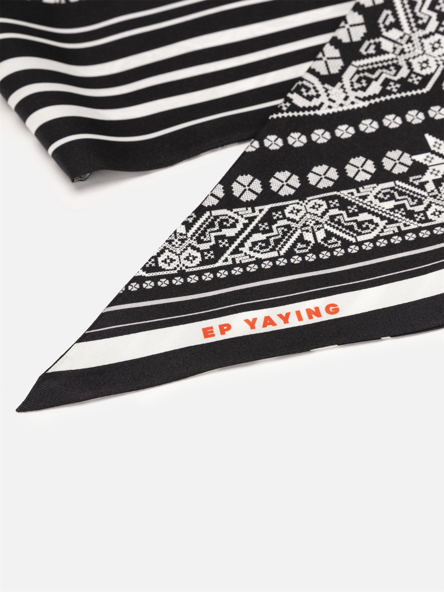 EP YAYING Silk Scarf with Oriental-Inspired Print EAKASZP01CH