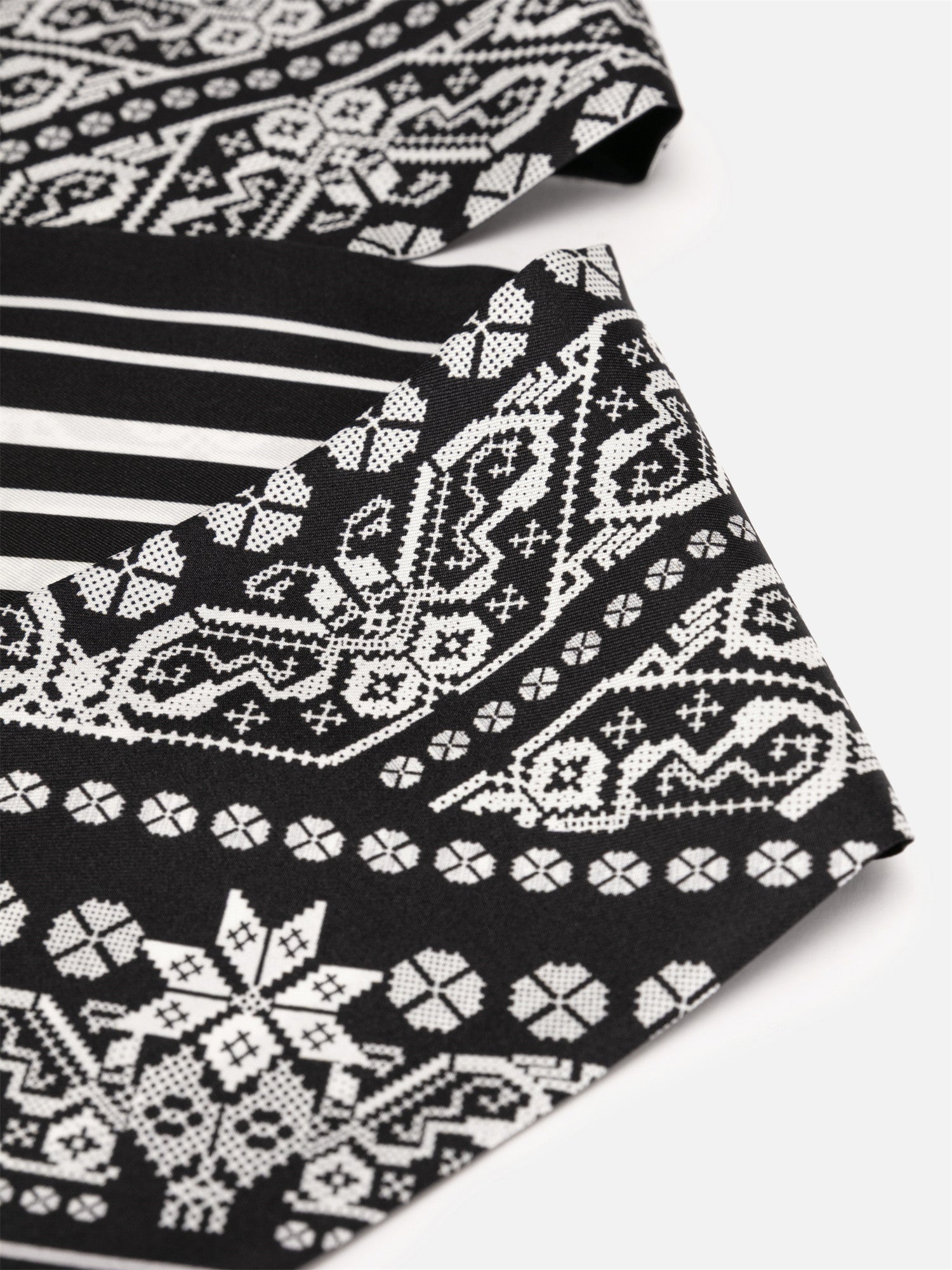 EP YAYING Silk Scarf with Oriental-Inspired Print EAKASZP01CH