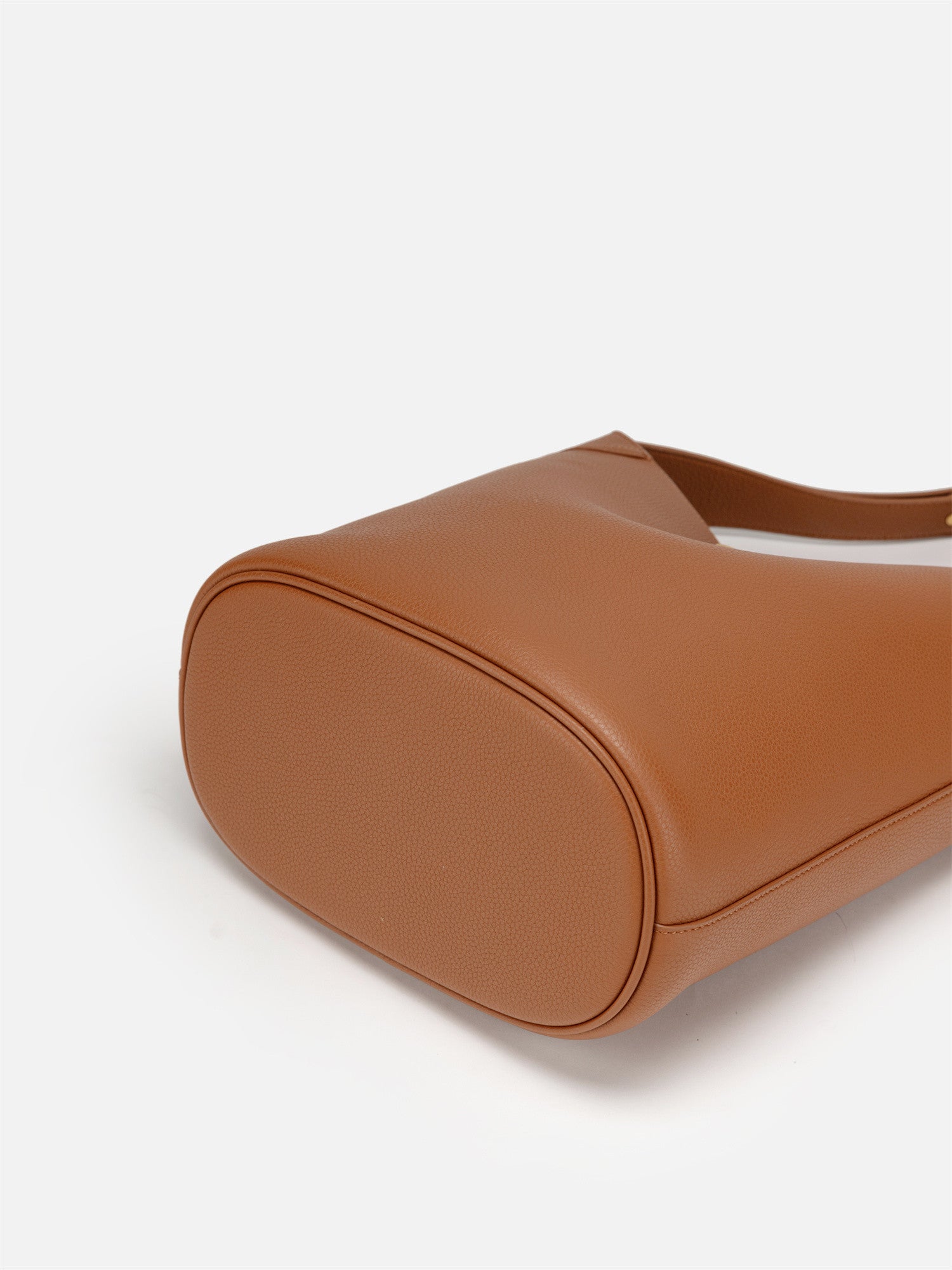 EP YAYING Ru Yi Cloud-Shoulder Bucket Bag EAKALB003AK