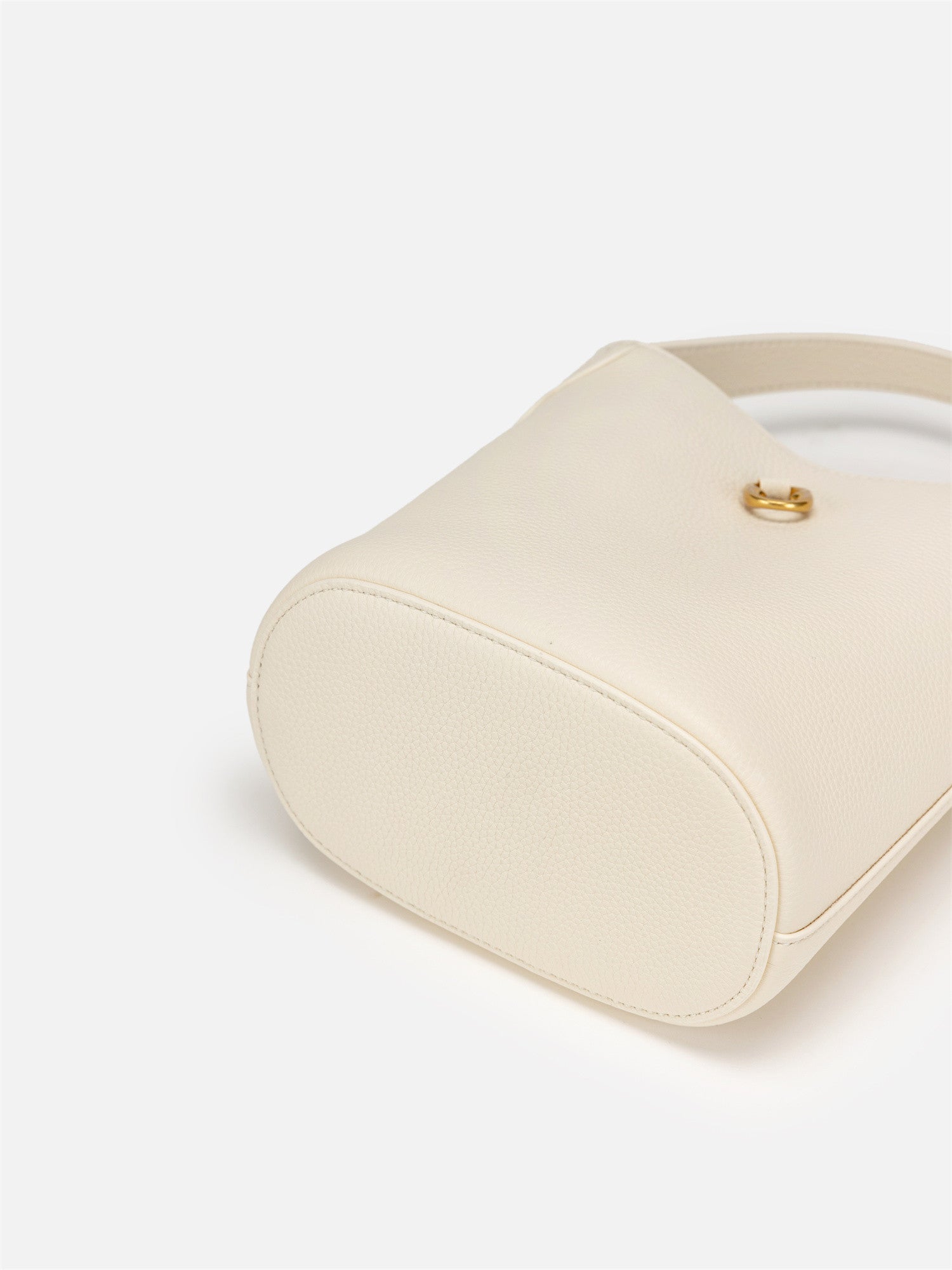 EP YAYING Ru Yi Cloud-Shoulder Medium Bucket Bag EAKALB001BW