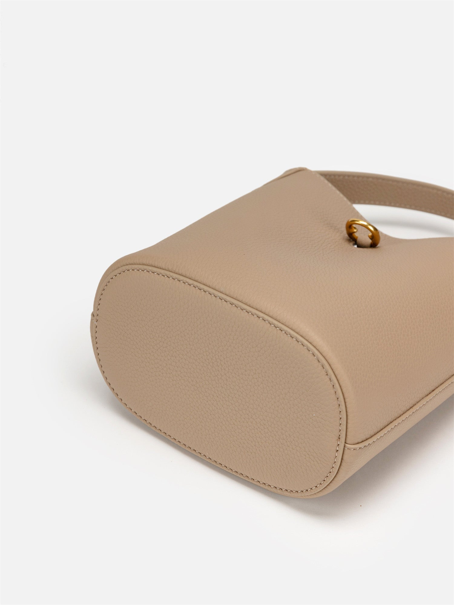 EP YAYING Ru Yi Cloud-Shoulder Medium Bucket Bag EAKALB001BC