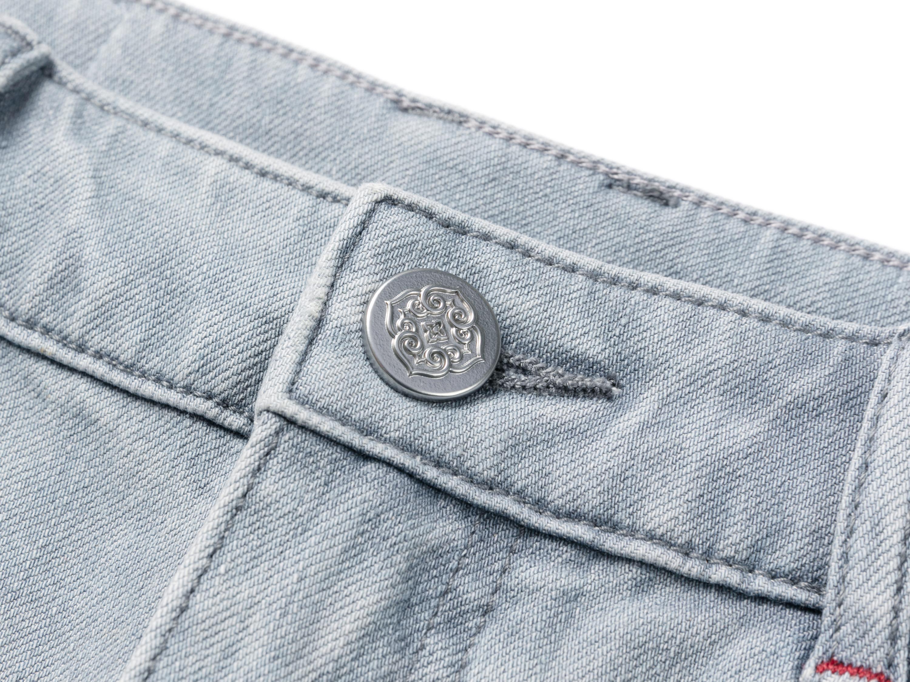 YAYING Light Wash Slim Jeans