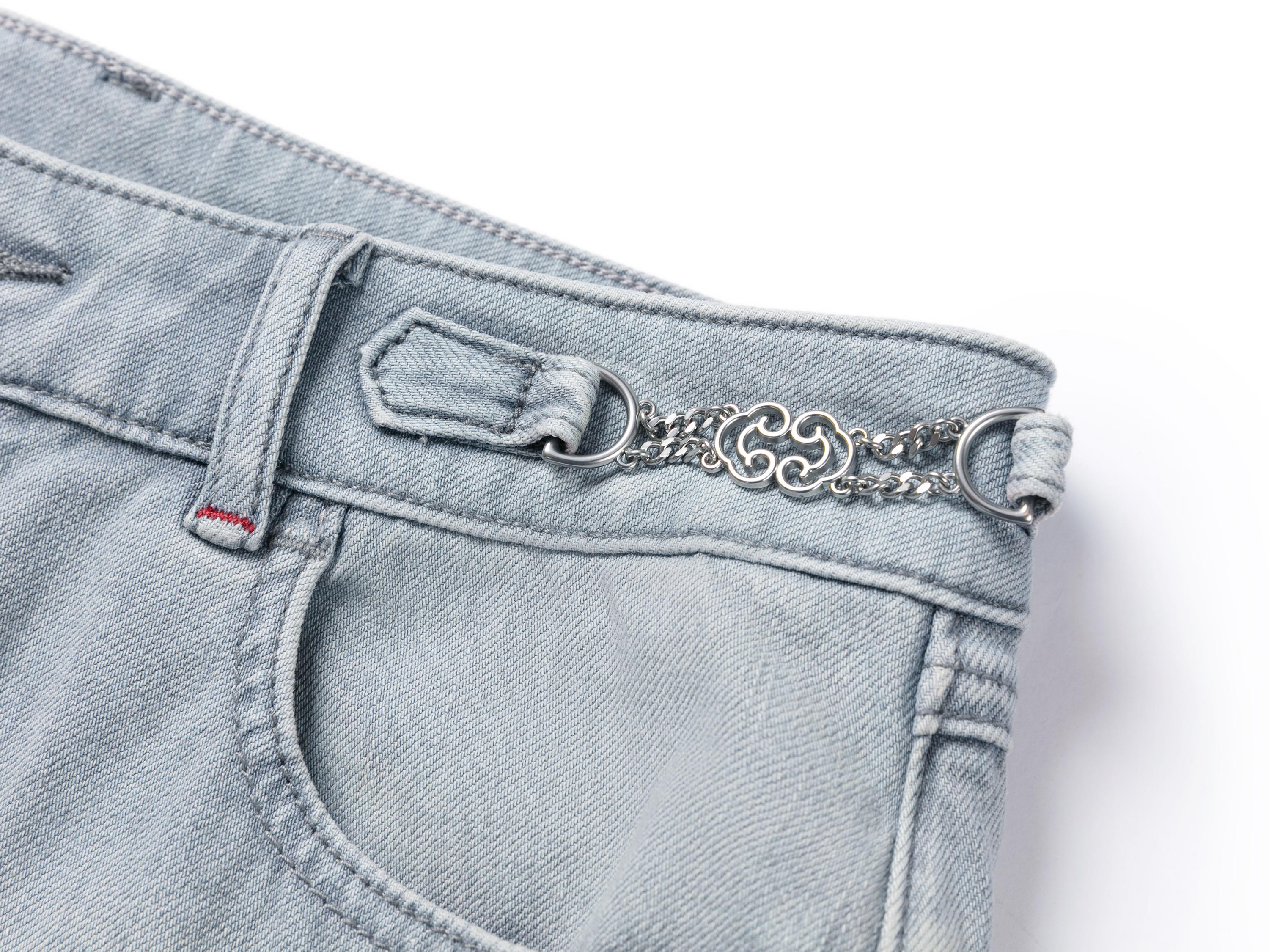 YAYING Light Wash Slim Jeans