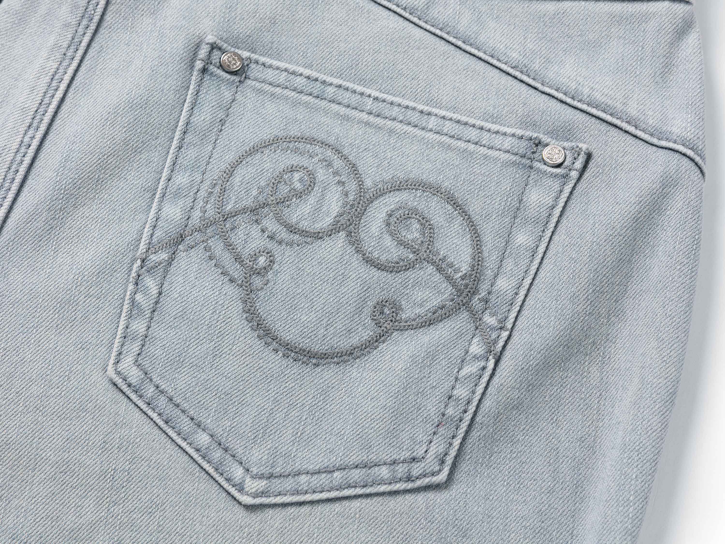 YAYING Light Wash Slim Jeans