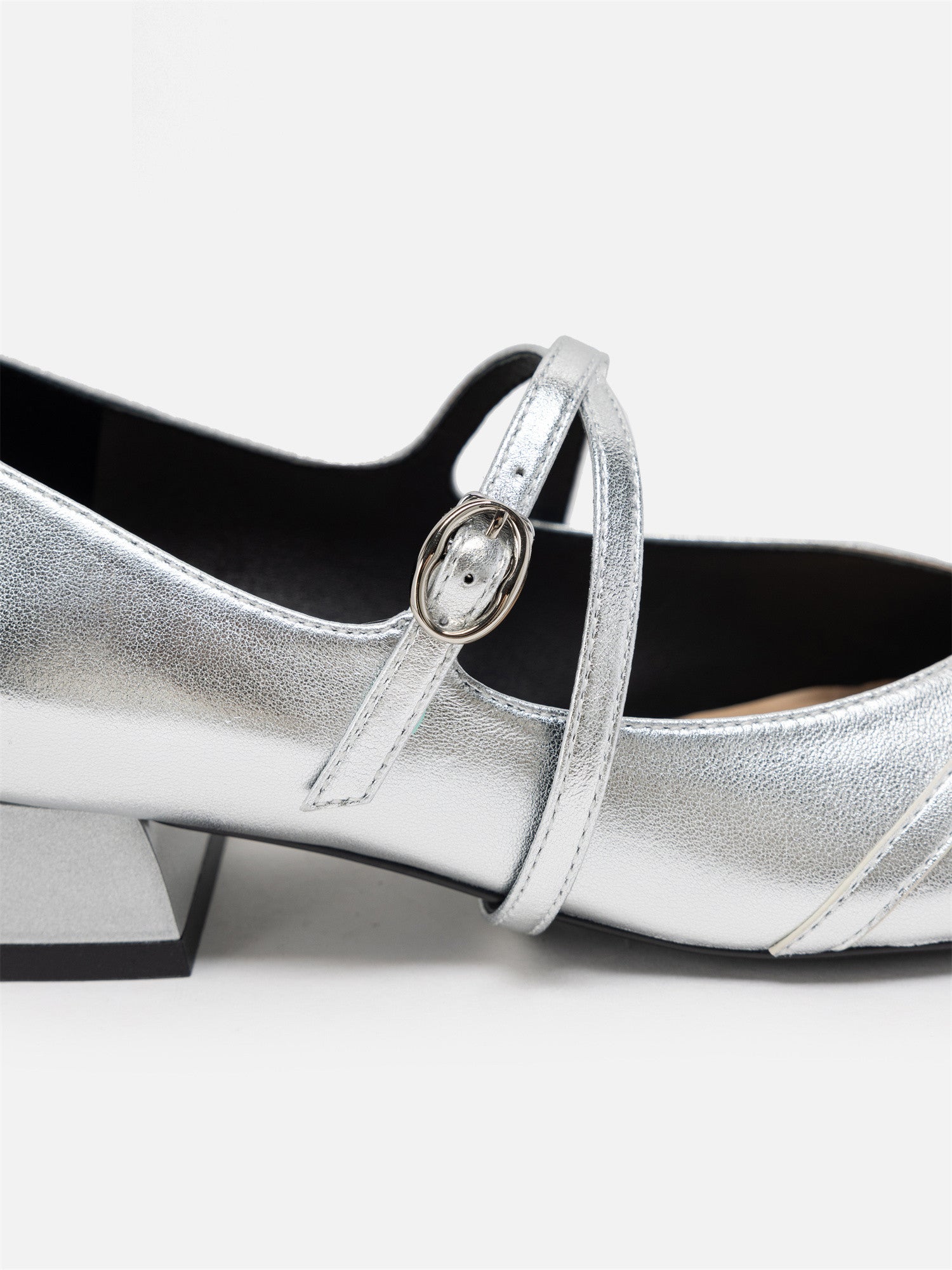 EP YAYING Elegant Ruyi-Inspired Ballet Flats EAKALXB01AS