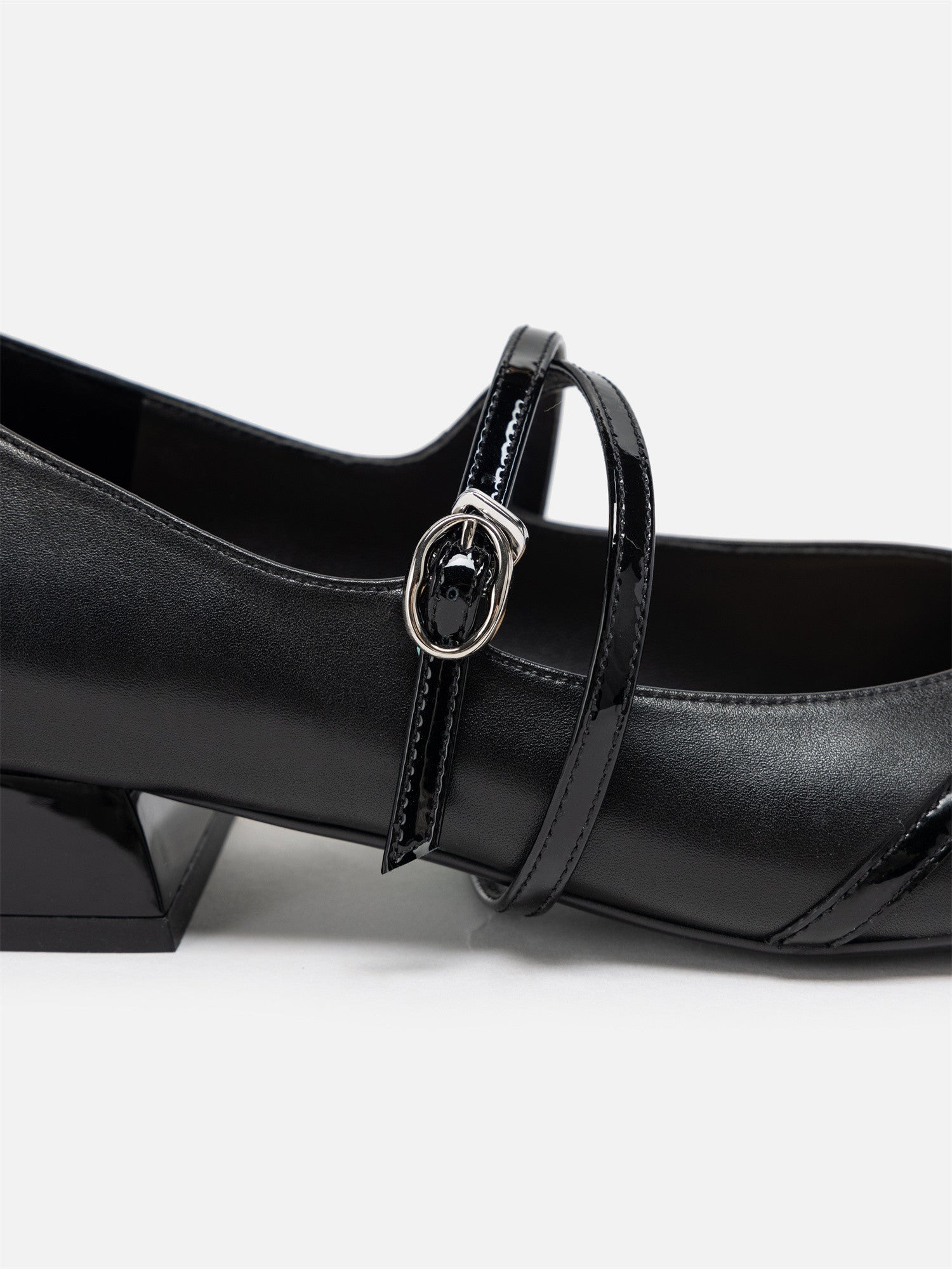 EP YAYING Elegant Ruyi-Inspired Ballet Flats EAKALXB01AH