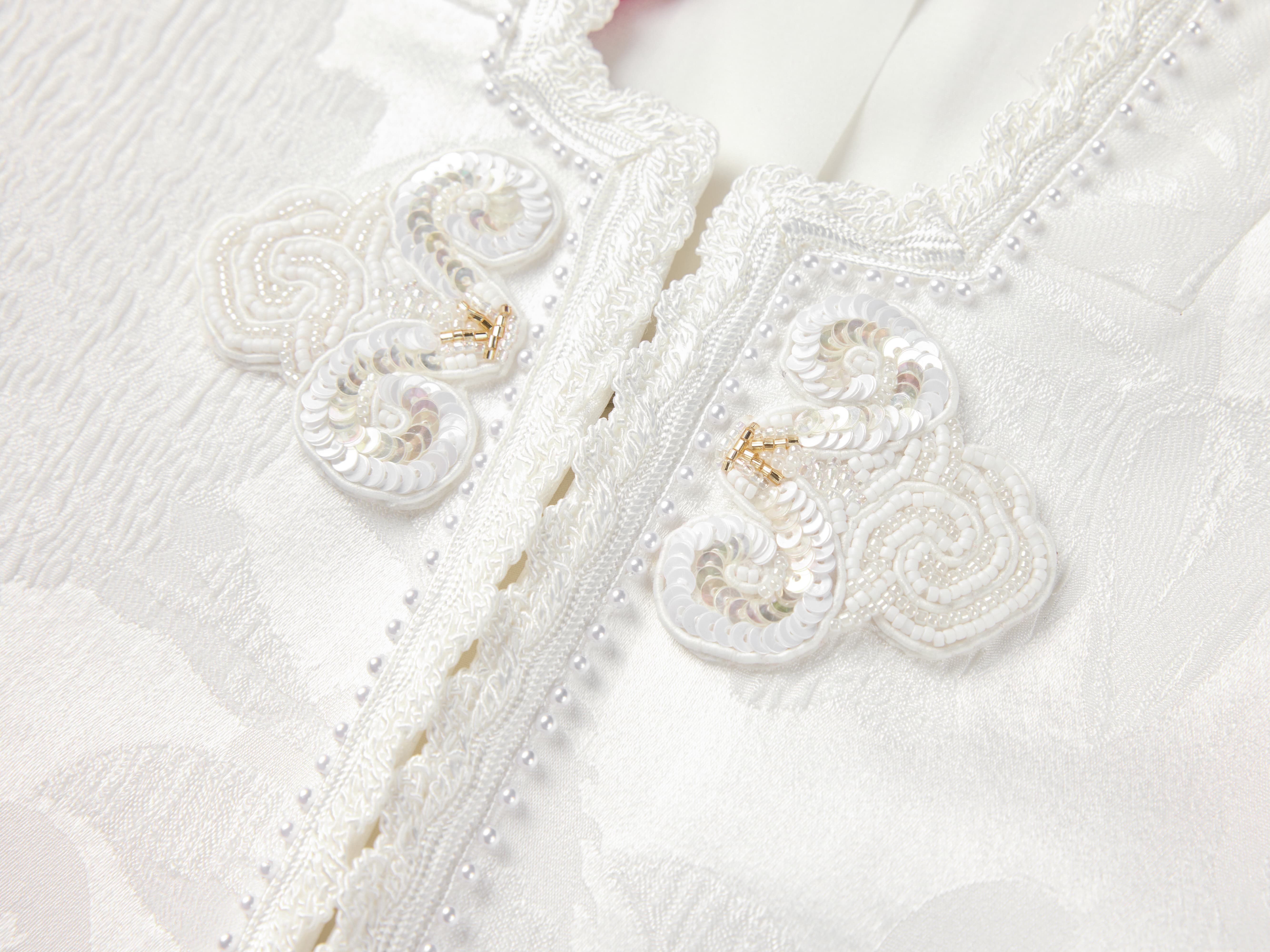 YAYING White Embroidered