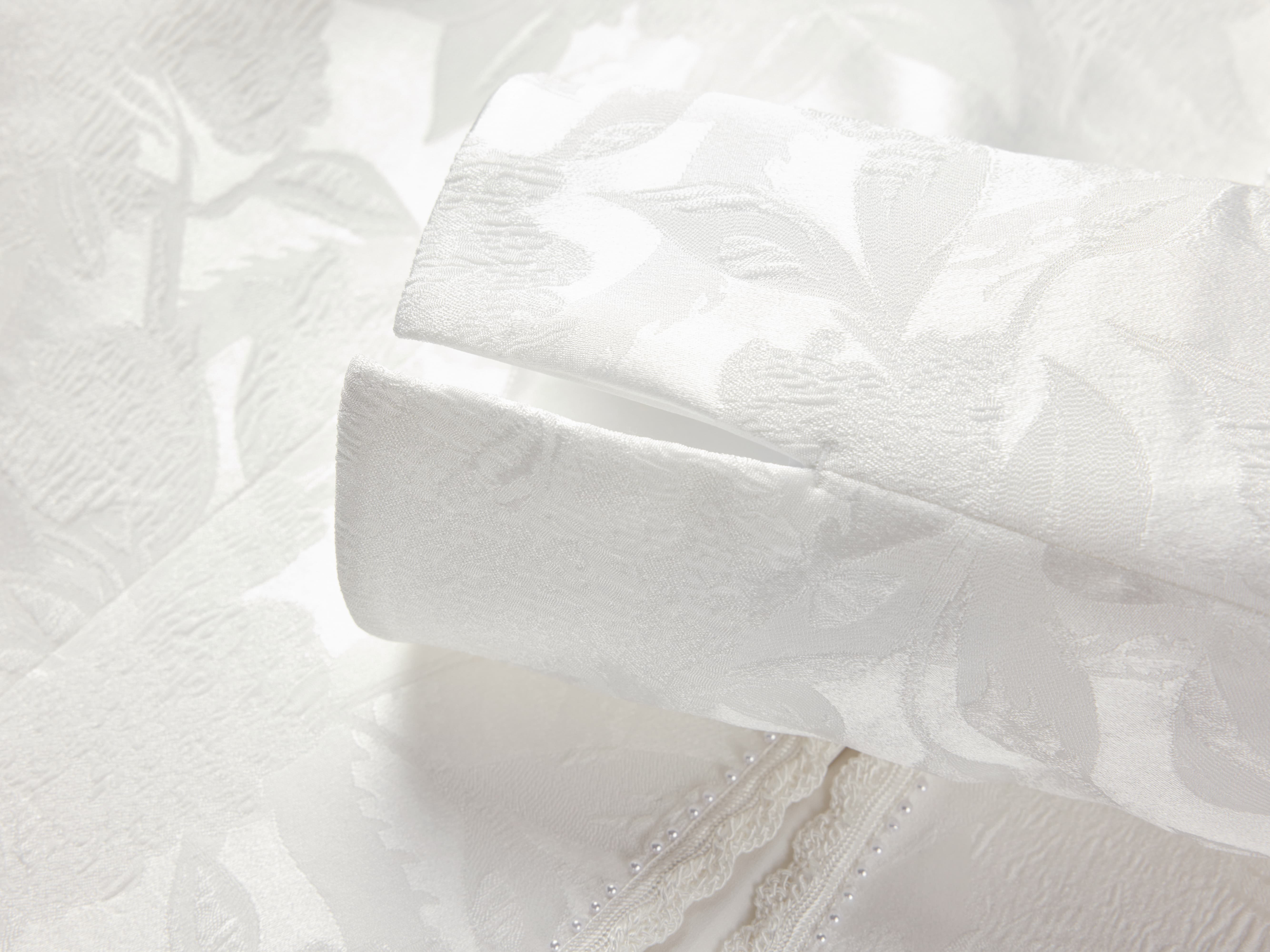 YAYING White Embroidered
