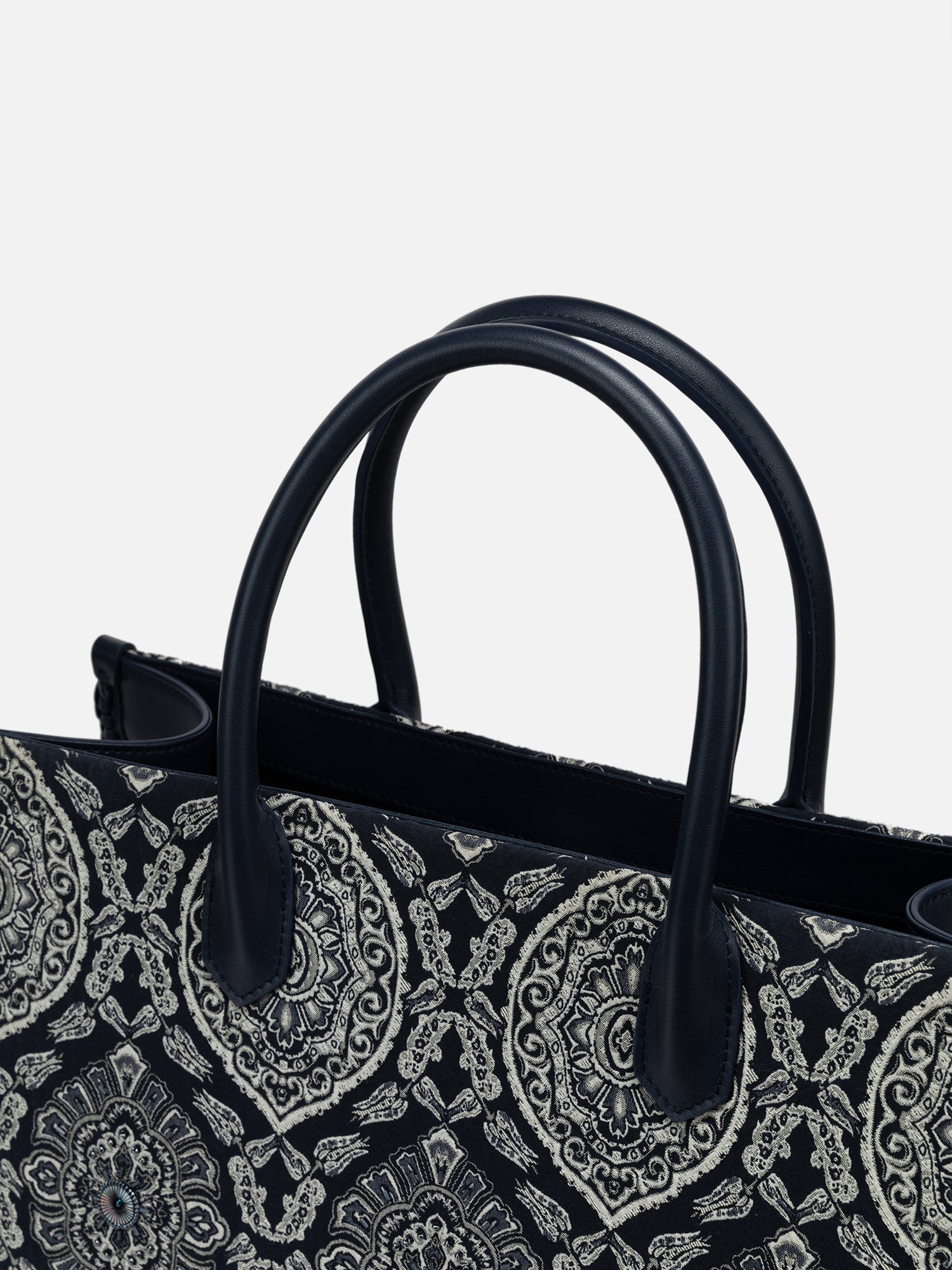 EP YAYING Qiannan Totem Tote Bag