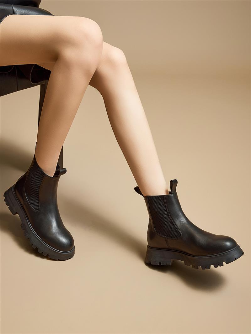 Slip-On Chelsea Boots Minimalist Solid Color