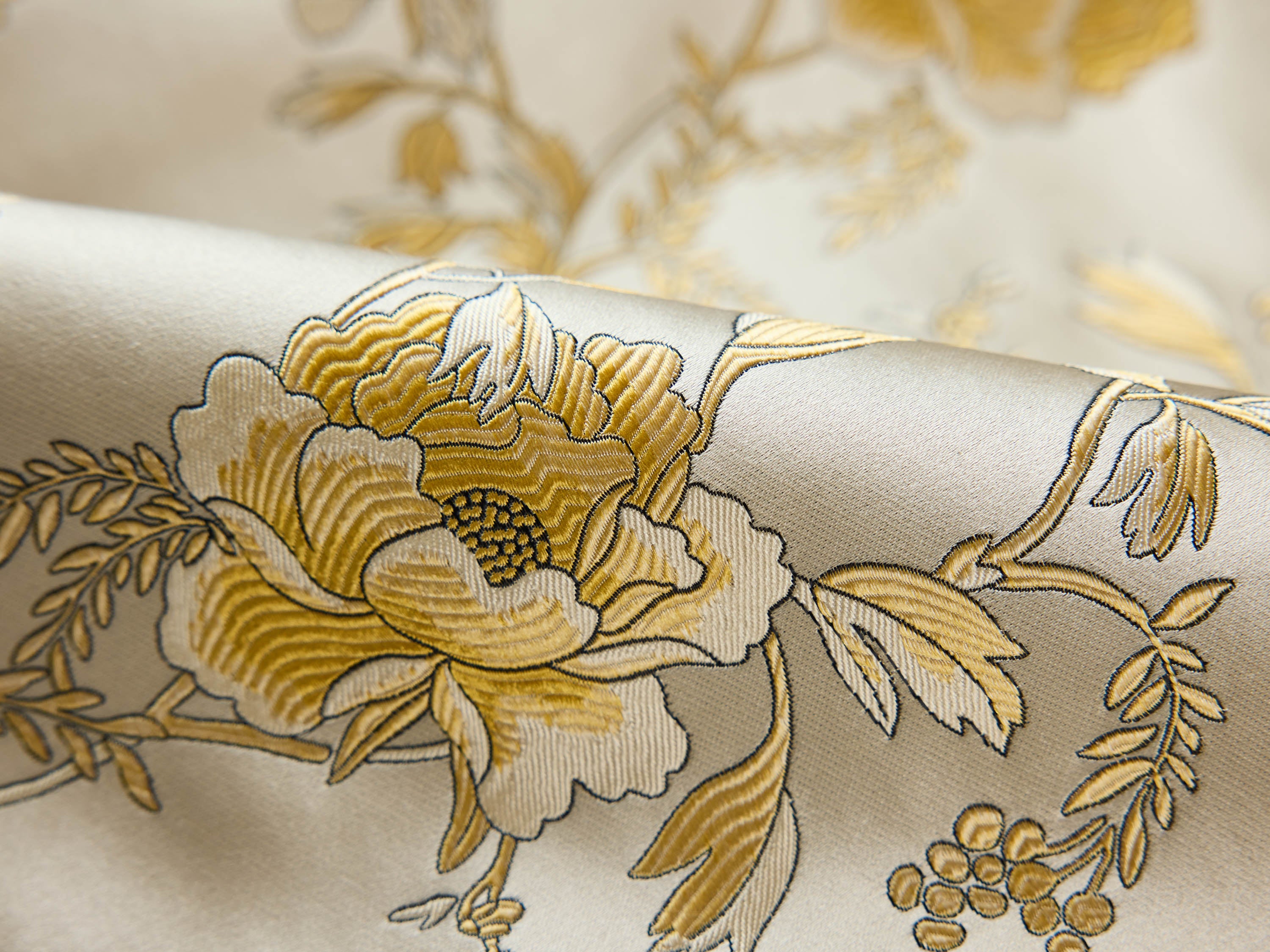 EP YAYING Gold Patterned Vest