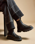 Slip-On Chelsea Boots Minimalist Solid Color
